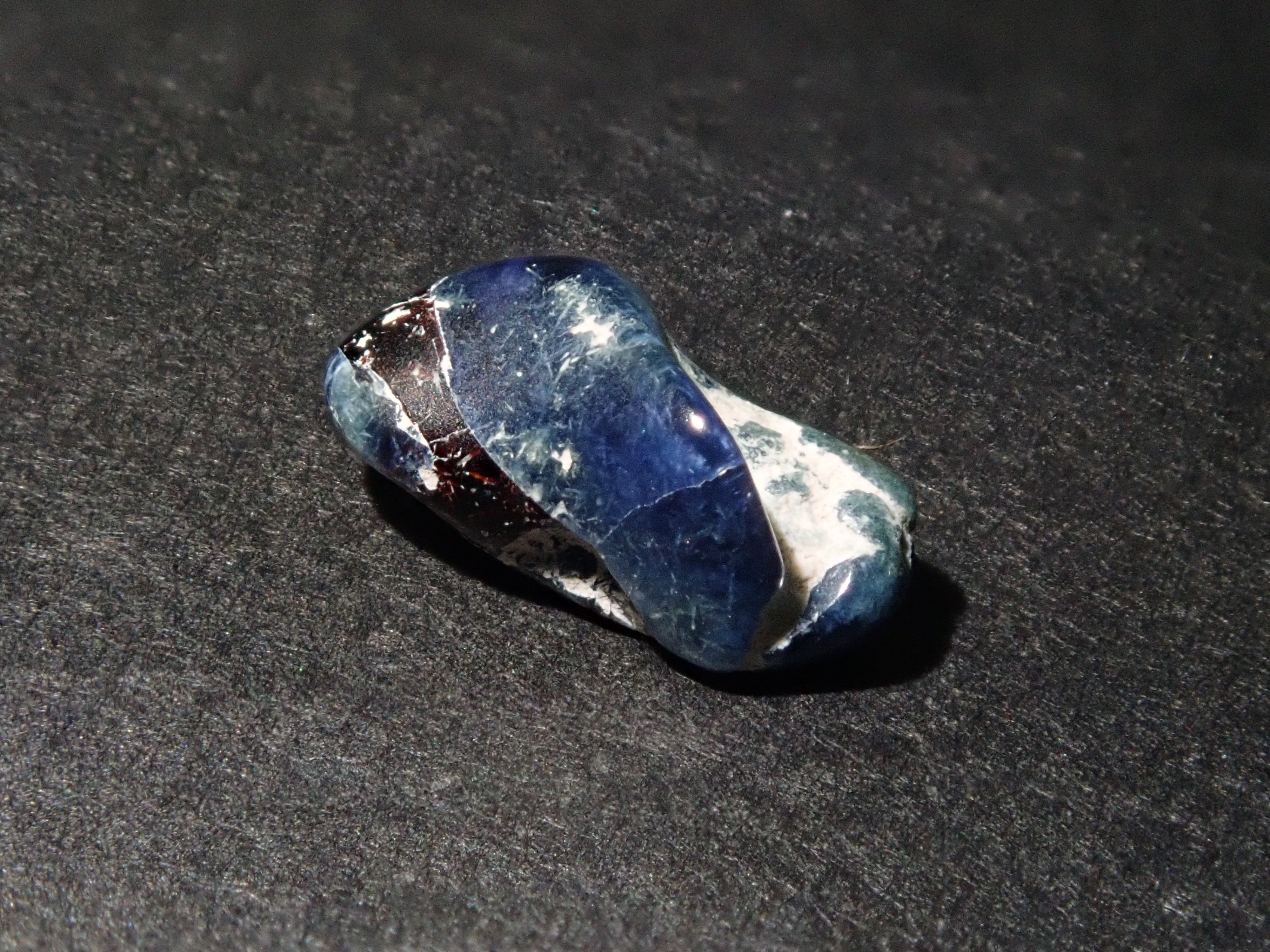 ベニトアイト 0.650ct タンブル