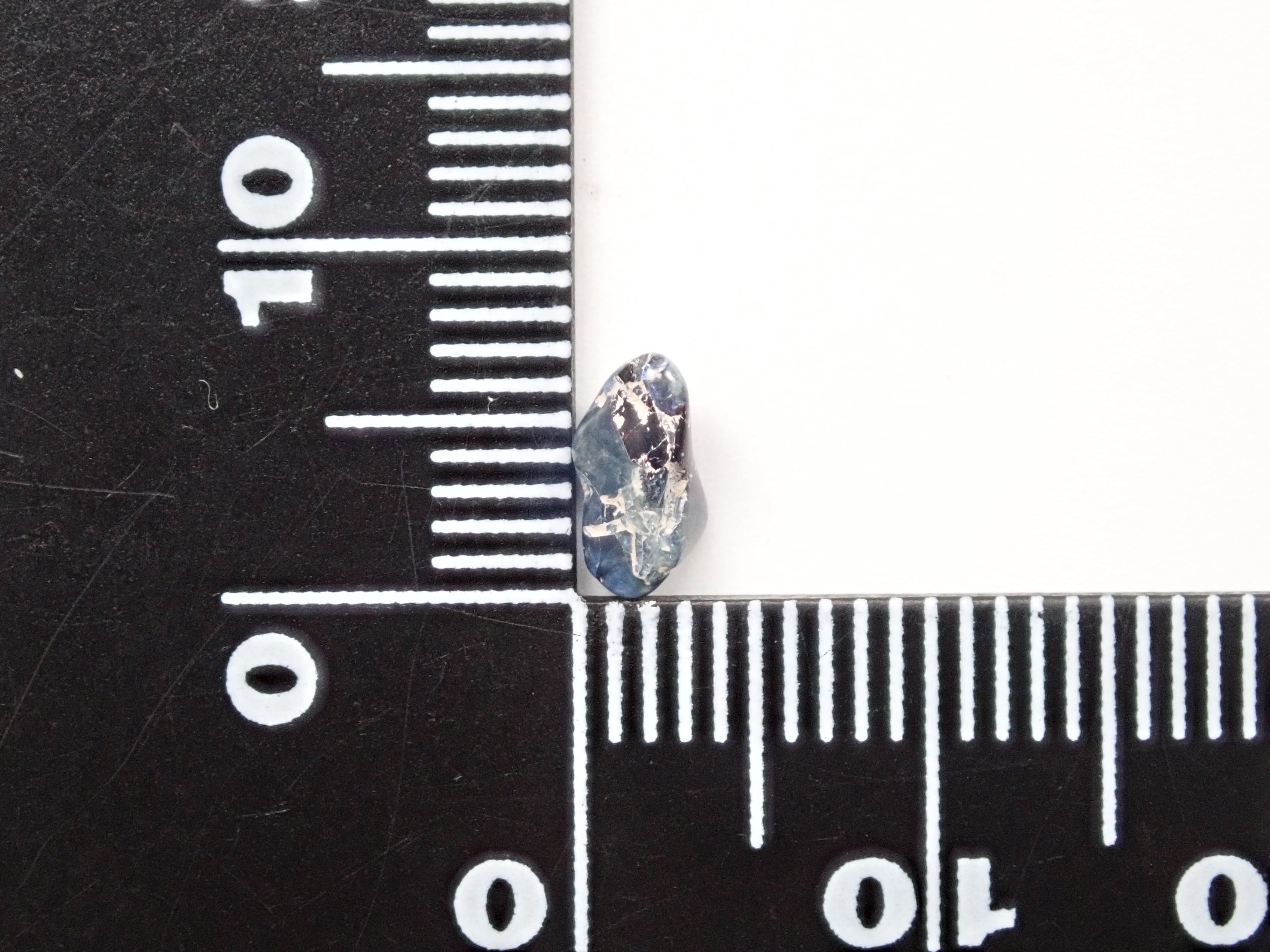 ベニトアイト 0.650ct タンブル