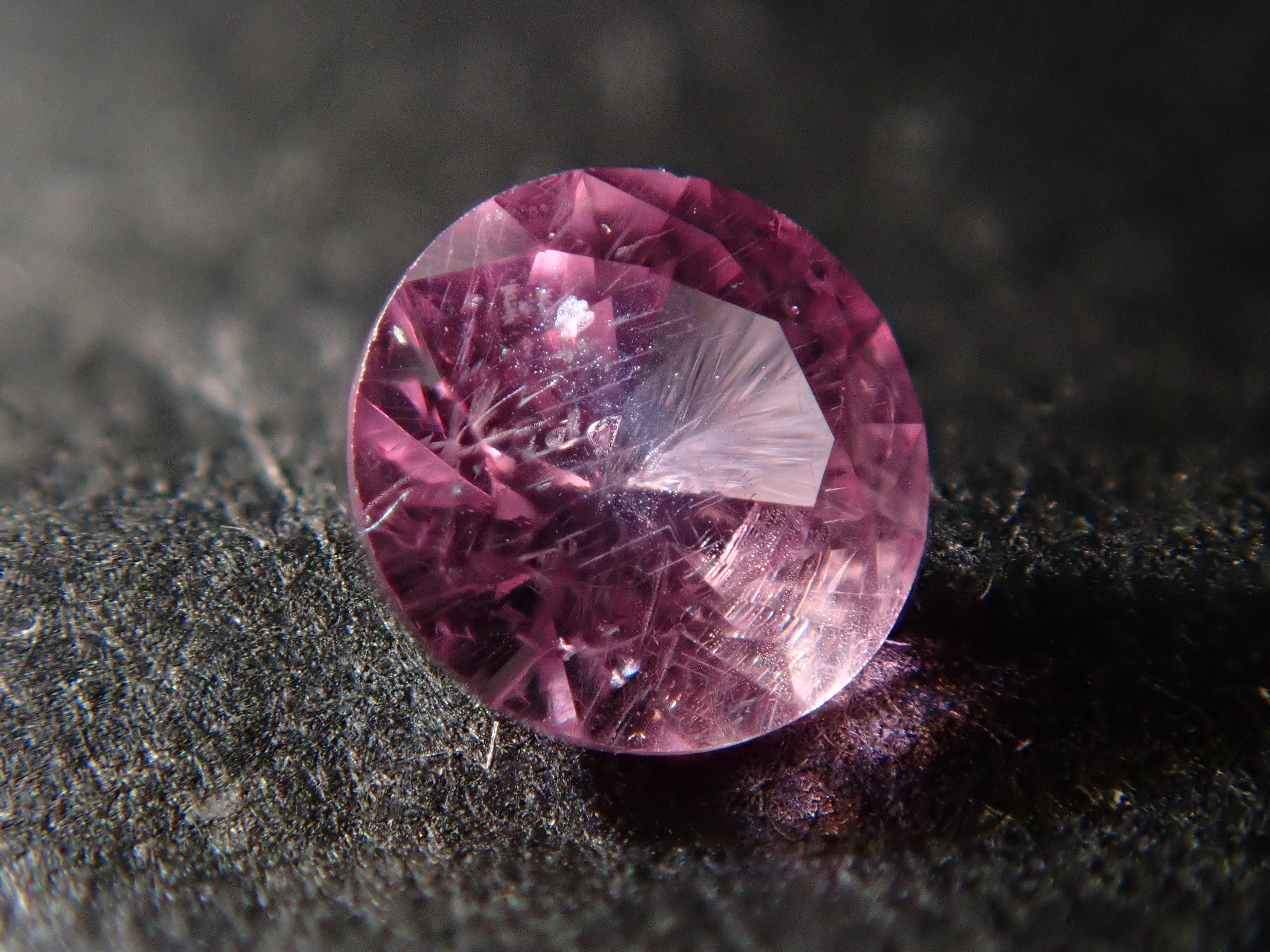 Pink sapphire from Greenland 3.1mm/0.135ct loose