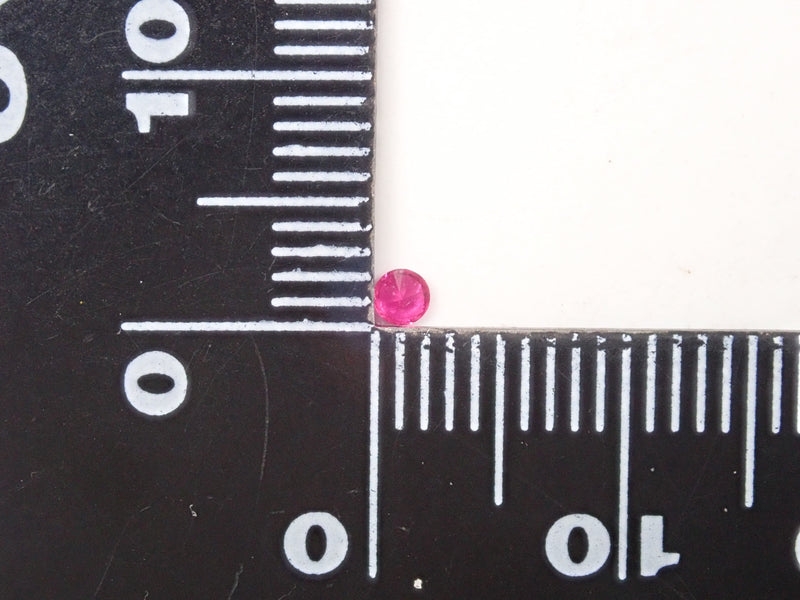 グリーンランド産ルビー 2.3mm/0.059ctルース 証明書付