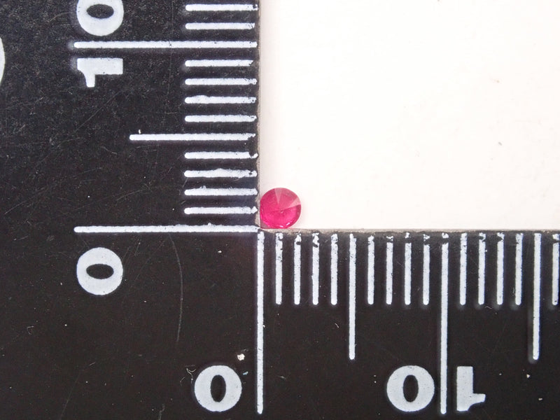グリーンランド産ルビー 2.3mm/0.056ctルース 証明書付