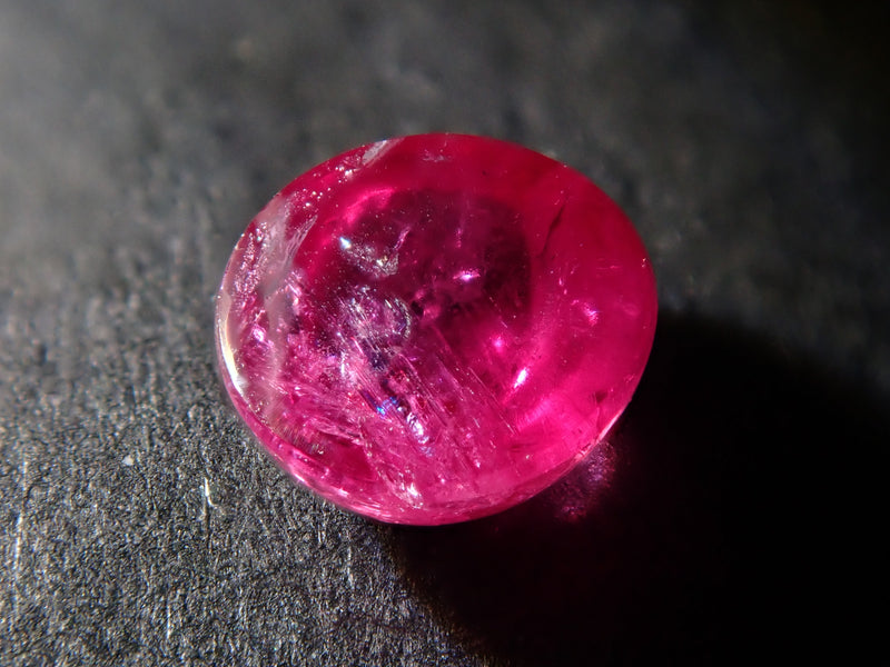 產自格陵蘭島的紅寶石 4.2 毫米/0.359 克拉裸石，附證書