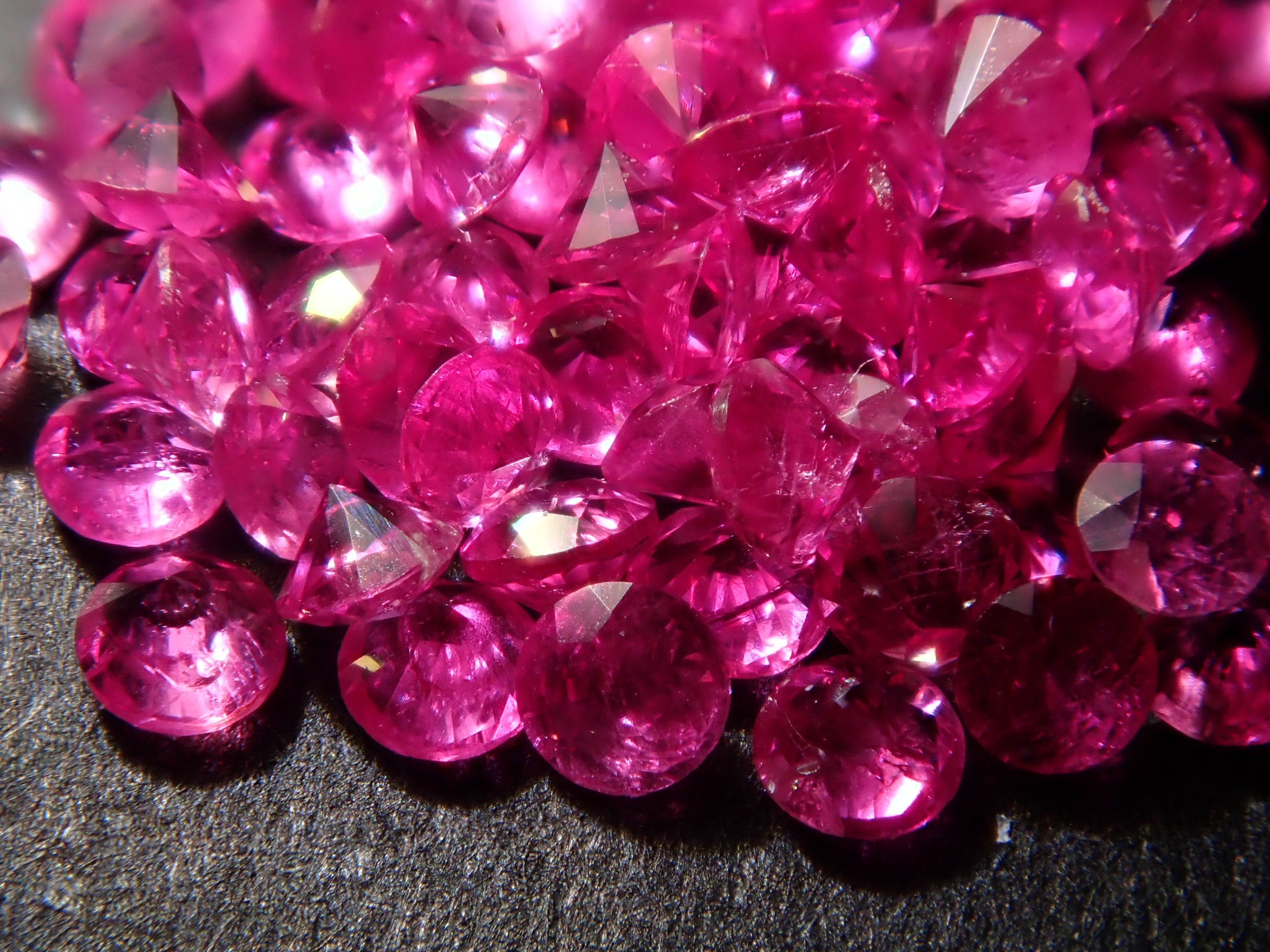 1 Ruby from Greenland (round cut, 1.2mm)《Discount available for multiple purchases》