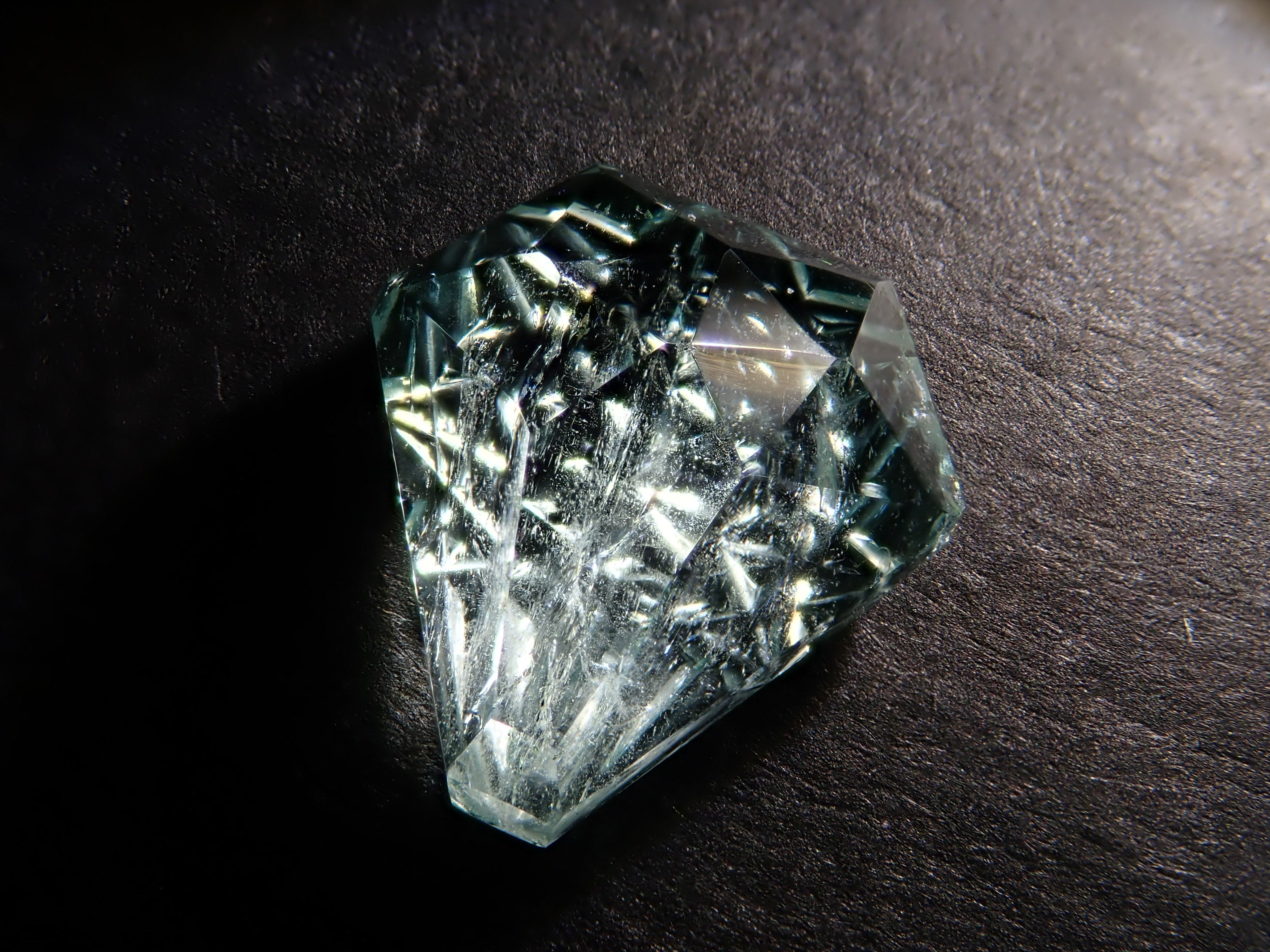 【甲州貴石切子】コロンビア産エメラルド 1.701ct《コラボ》ルース ワッペン付