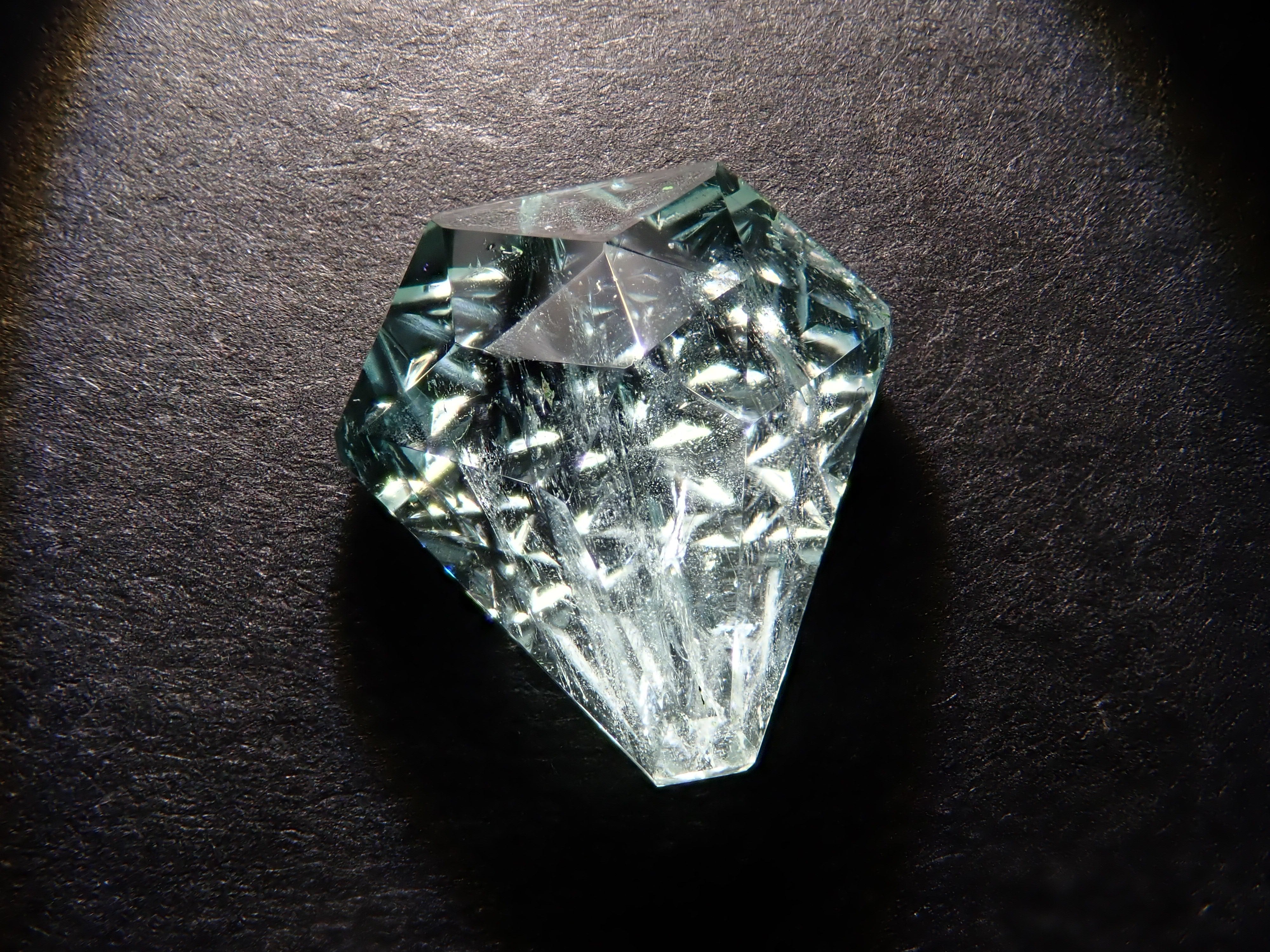 【甲州貴石切子】コロンビア産エメラルド 1.701ct《コラボ》ルース ワッペン付