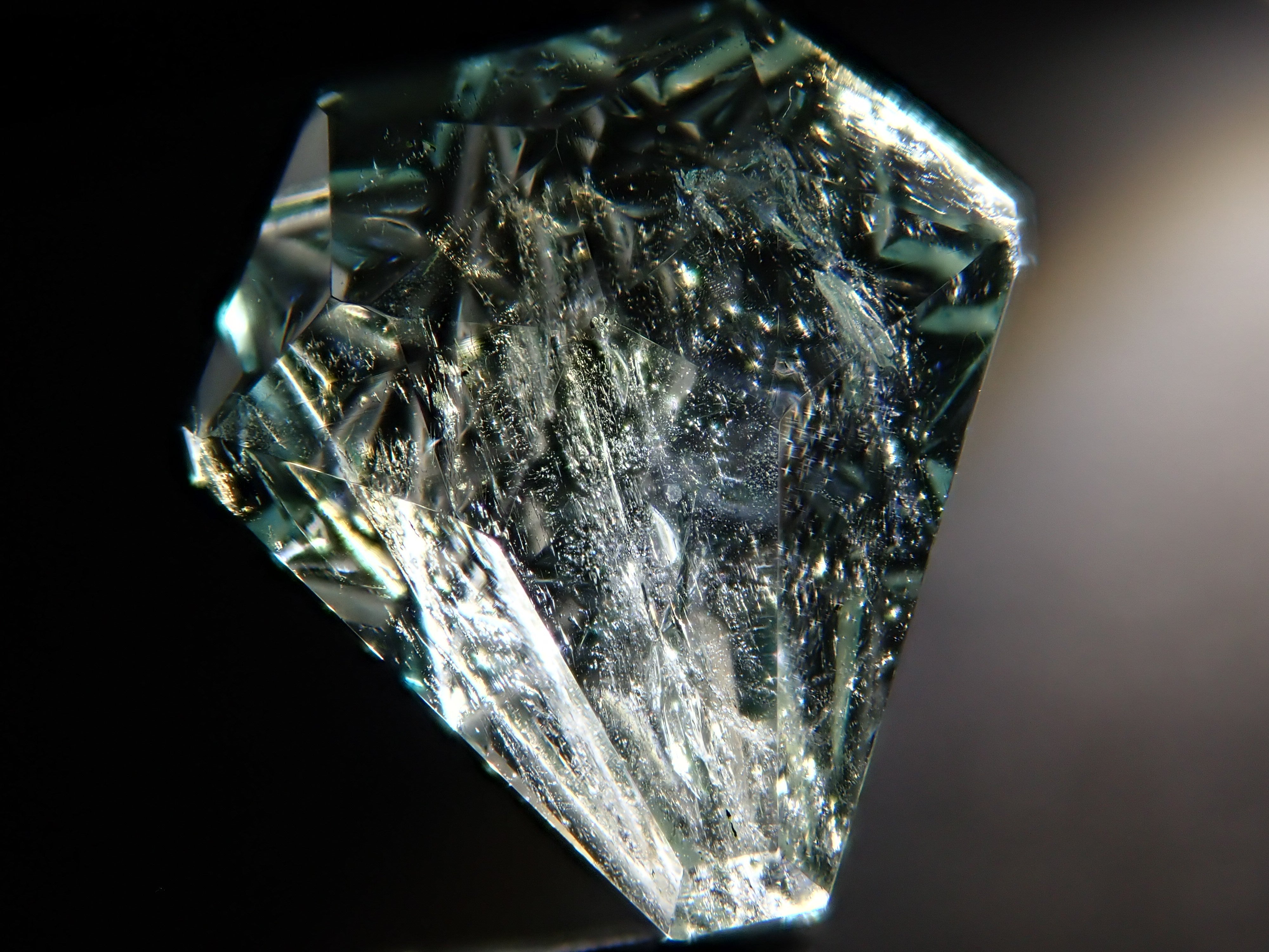 【甲州貴石切子】コロンビア産エメラルド 1.701ct《コラボ》ルース ワッペン付