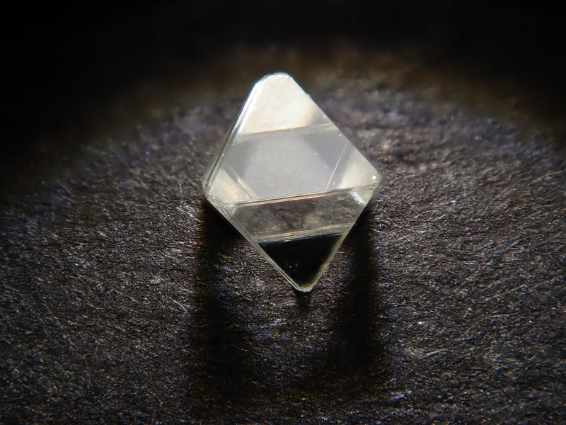 シエラレオネ産ダイヤモンド原石（ソーヤブル） 0.094ct原石（トライゴン有）