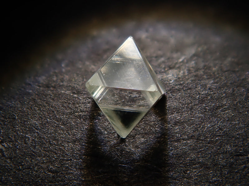シエラレオネ産ダイヤモンド原石（ソーヤブル） 0.094ct原石（トライゴン有）