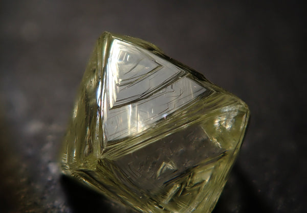 ダイヤモンド原石（ソーヤブル） 0.635ct原石（トライゴン有）