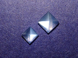 ブルームーンストーン（ピラミッドカット,5×5mm・4×4mm） 2石セット《複数購入割引有》