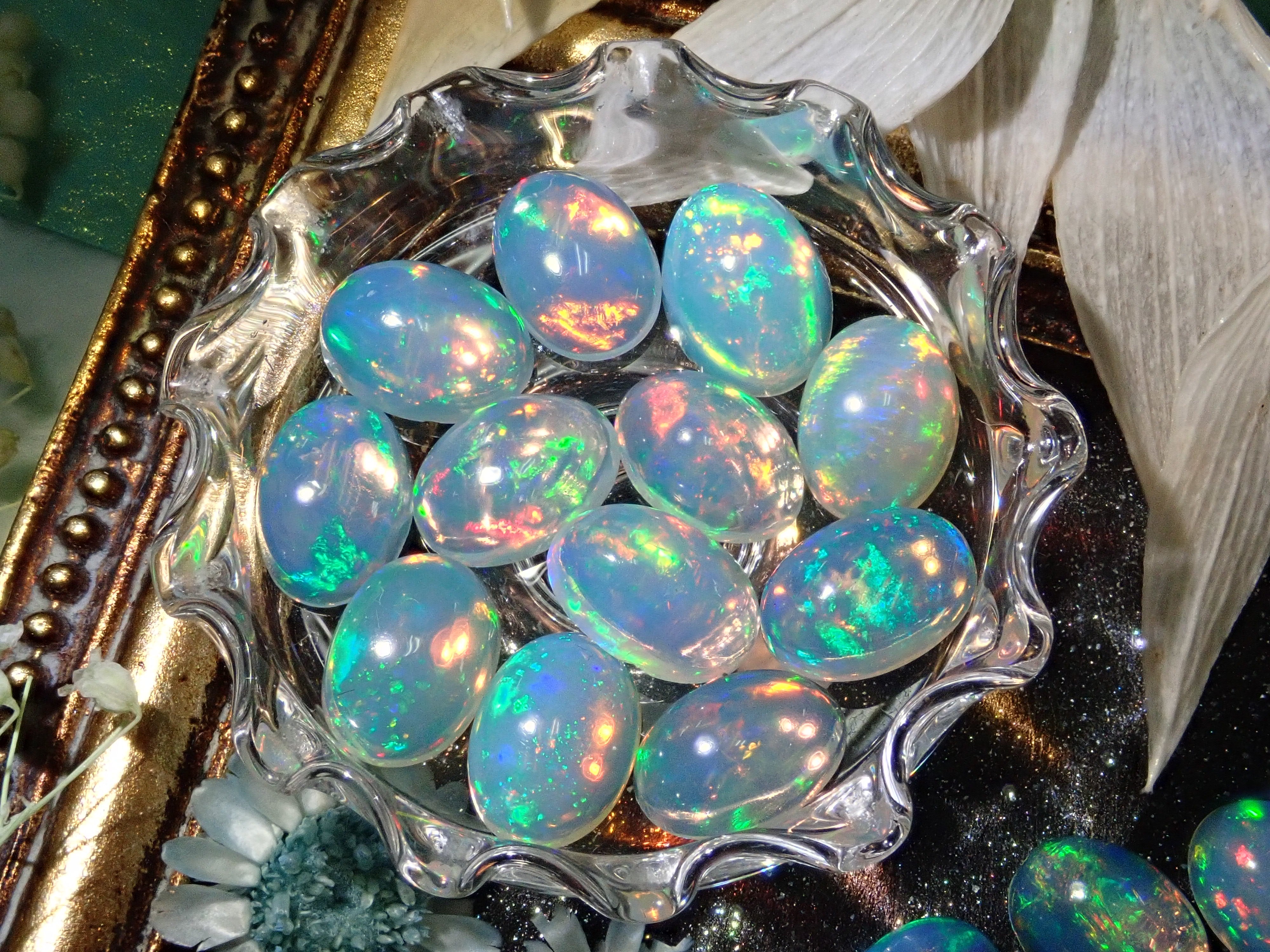 [Only one left] 1 Opal (oval cut, 7 x 5 mm) {Multiple purchase discounts available}