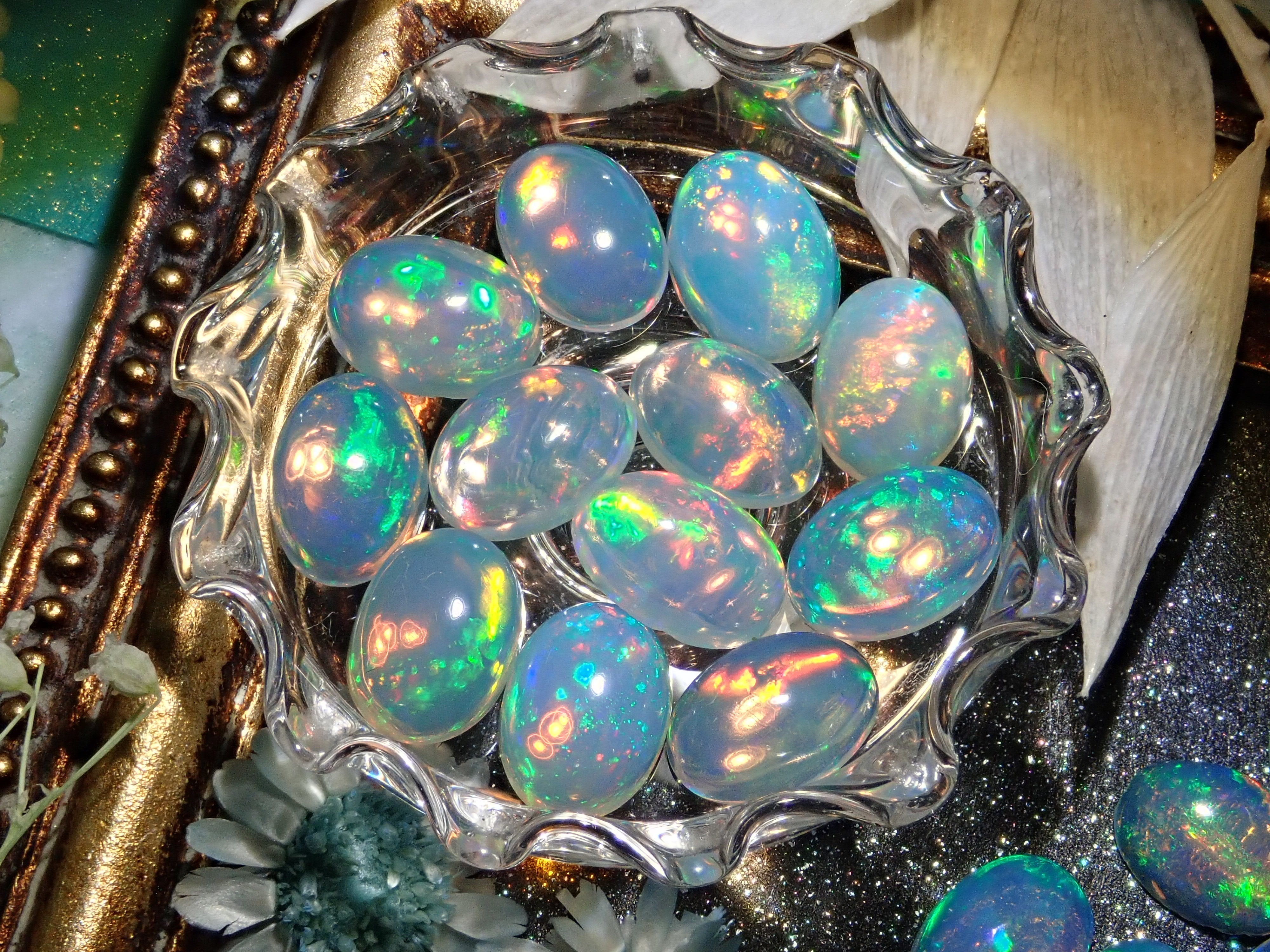 [Only one left] 1 Opal (oval cut, 7 x 5 mm) {Multiple purchase discounts available}