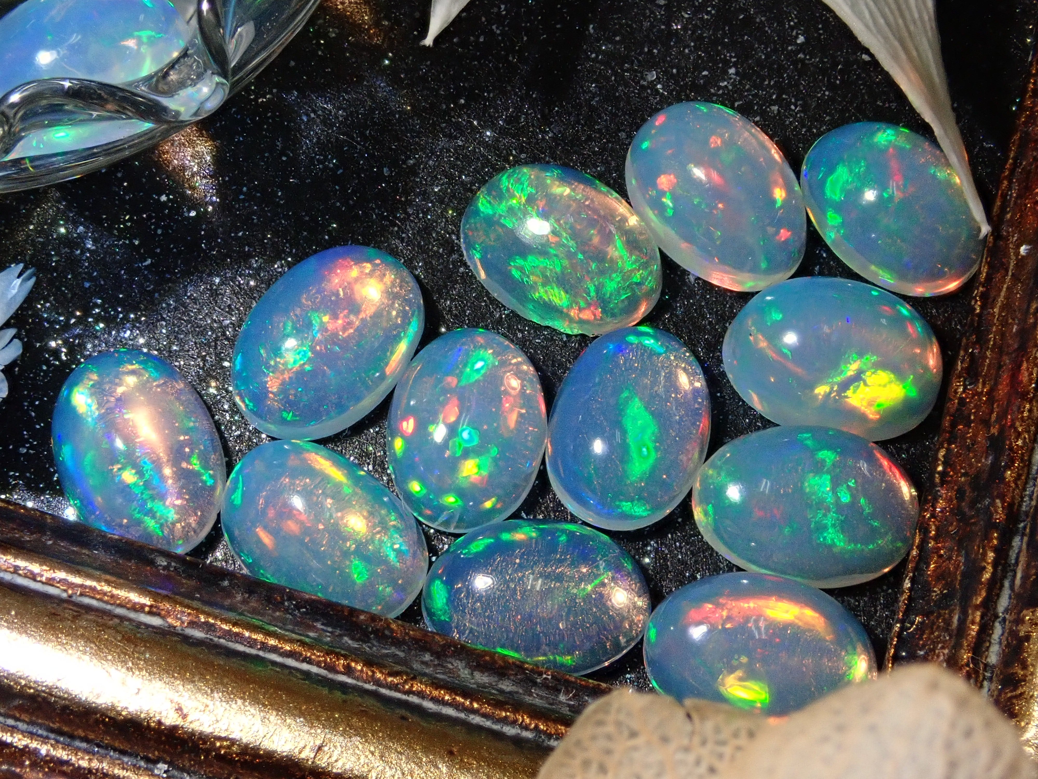 [Only one left] 1 Opal (oval cut, 7 x 5 mm) {Multiple purchase discounts available}