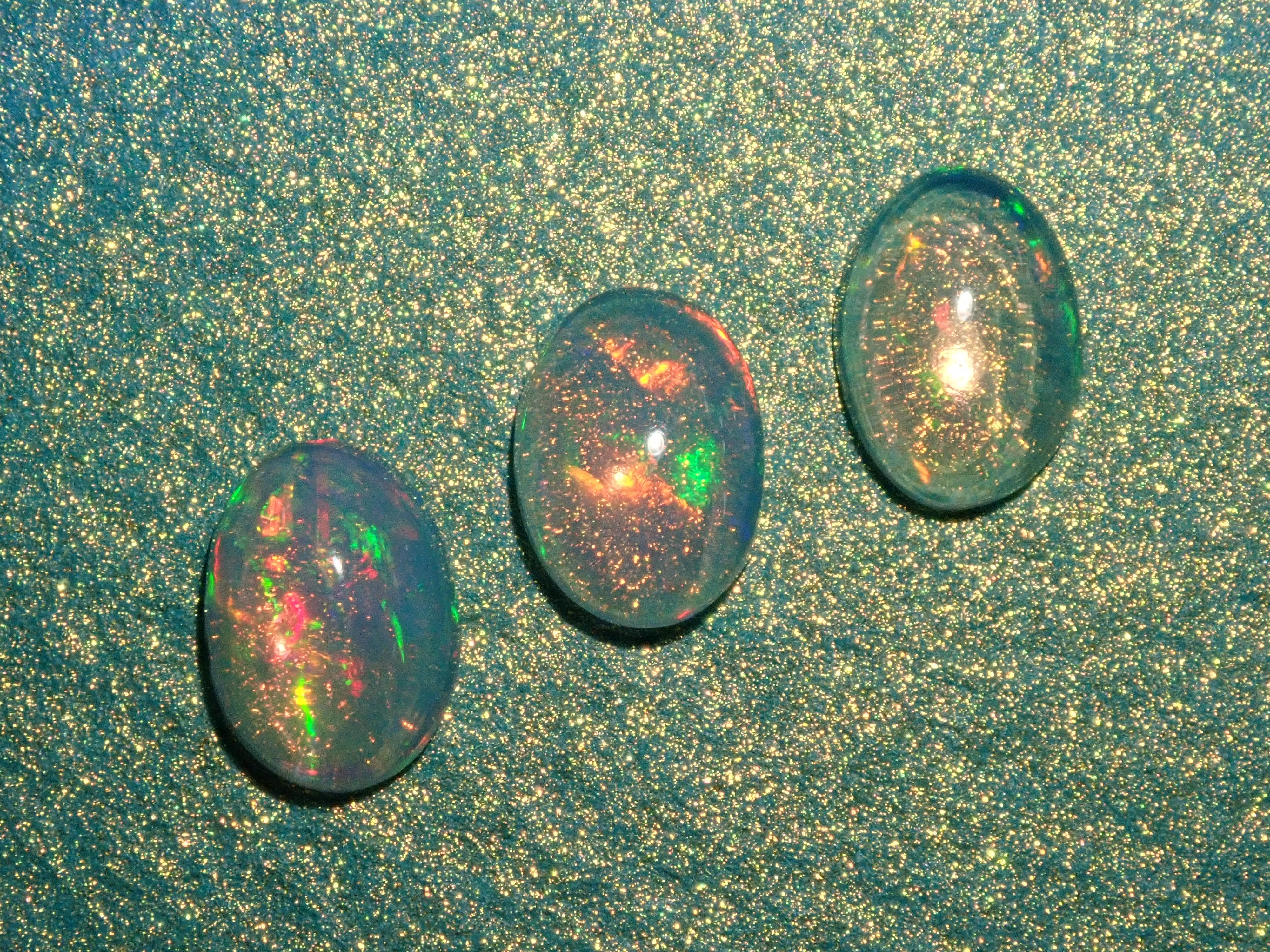 [Only one left] 1 Opal (oval cut, 7 x 5 mm) {Multiple purchase discounts available}