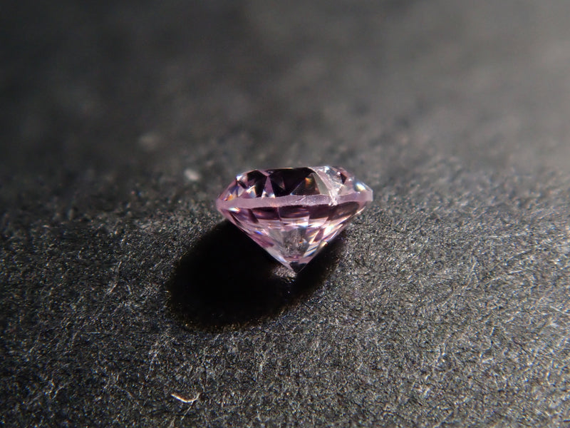 ファンシーライトパープリッシュピンクダイヤモンド 2mm/0.039ctルース(FANCY LIGHT PURPLISH PINK, I-1)