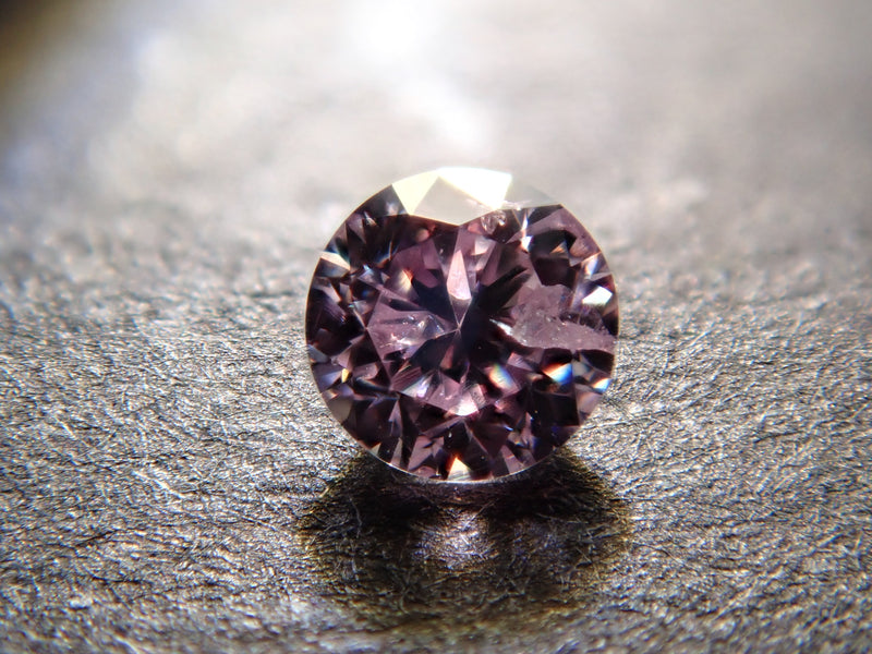 m10-0.146ct  FANCY LIGHT PURPLISH PINK此方のダイアモンドは