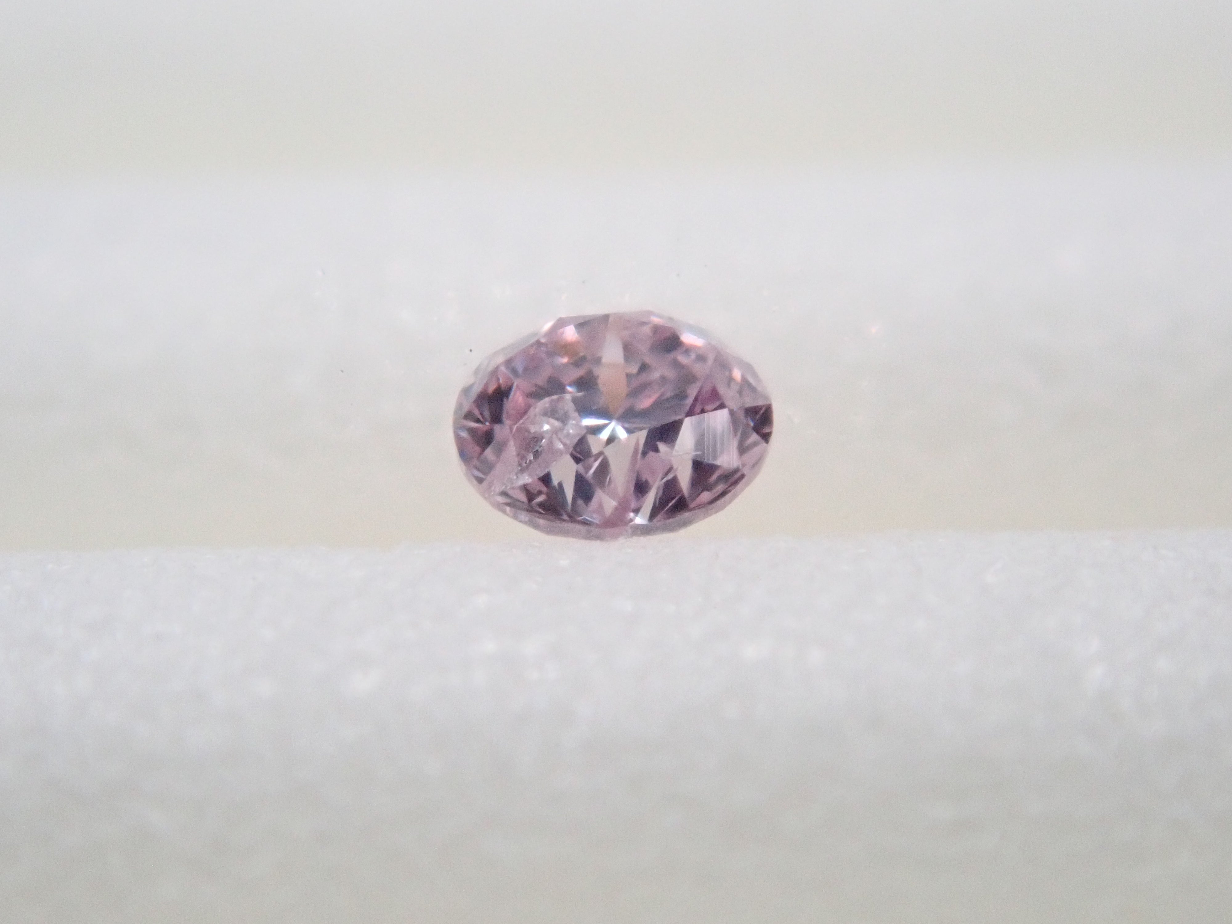 ファンシーライトパープリッシュピンクダイヤモンド 2mm/0.039ctルース(FANCY LIGHT PURPLISH PINK, I-1)