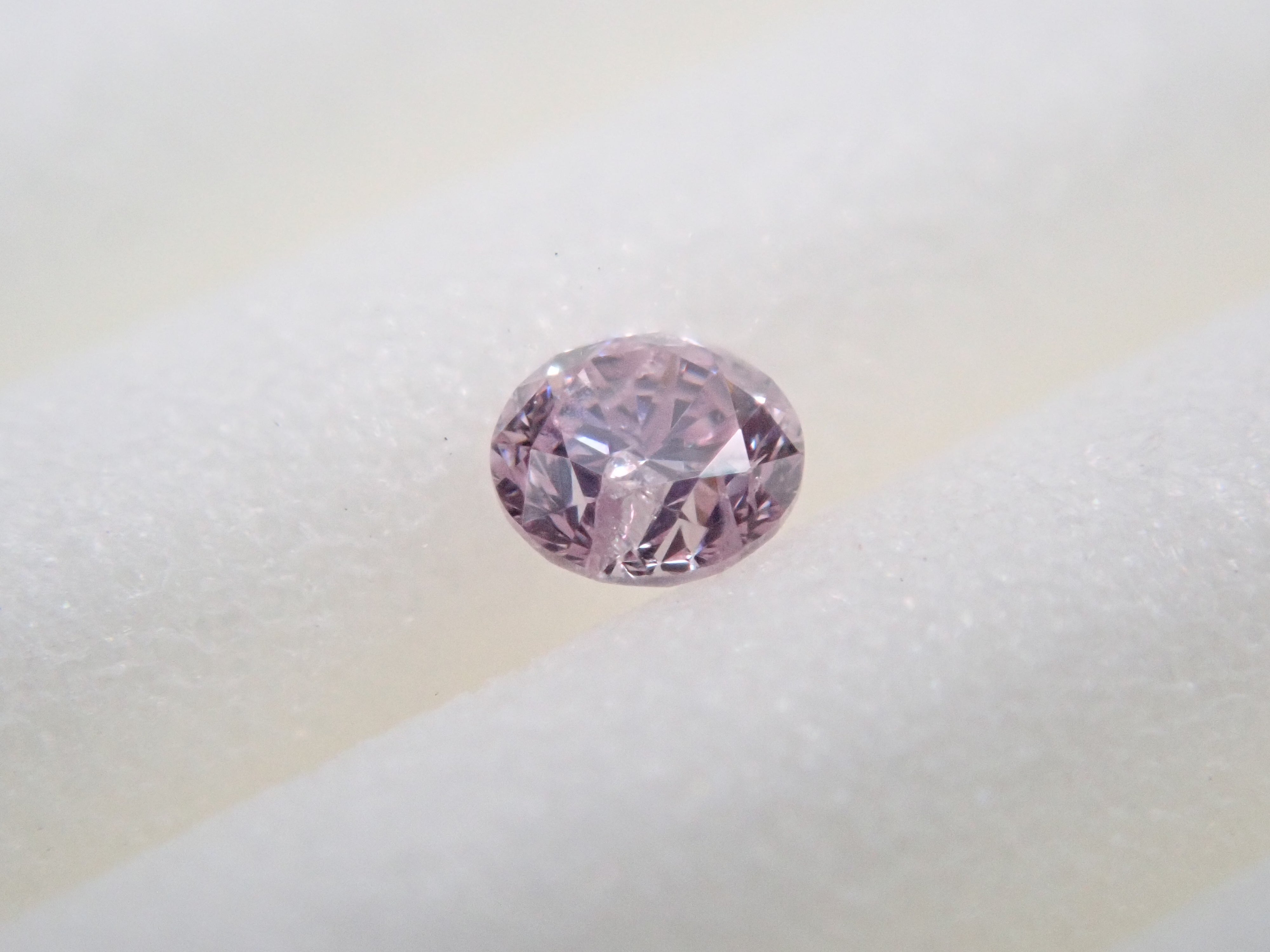 ファンシーライトパープリッシュピンクダイヤモンド 2mm/0.039ctルース(FANCY LIGHT PURPLISH PINK, I-1)