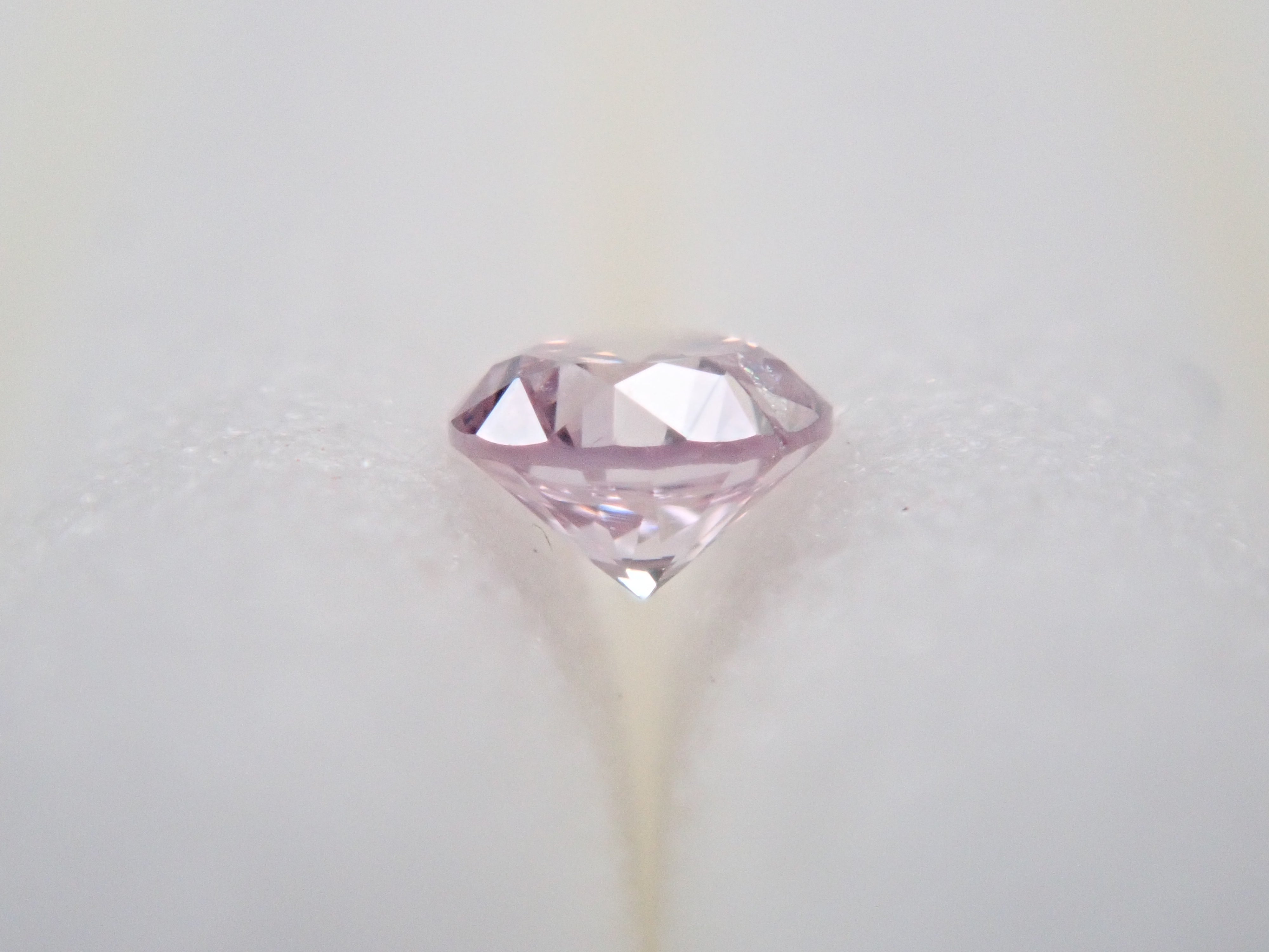 ファンシーライトパープリッシュピンクダイヤモンド 2mm/0.039ctルース(FANCY LIGHT PURPLISH PINK, I-1)