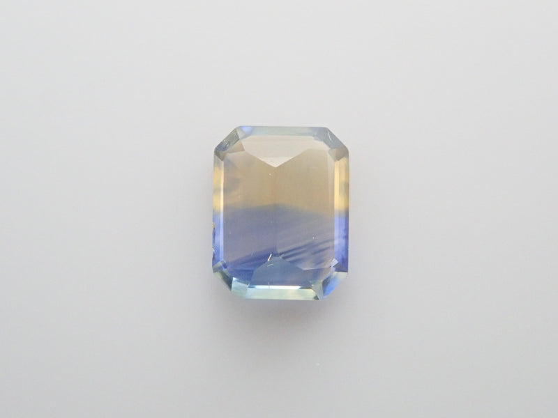 Bicolor sapphire 0.427ct loose