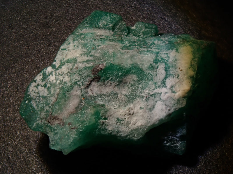 コロンビア産パイライト付きエメラルド 6.340ct原石