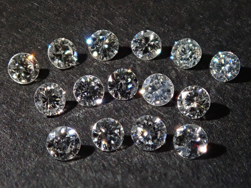 宝石ガチャガチャ💎特殊蛍光ダイヤモンド1石（VS-SIクラス相当,2.0mm）