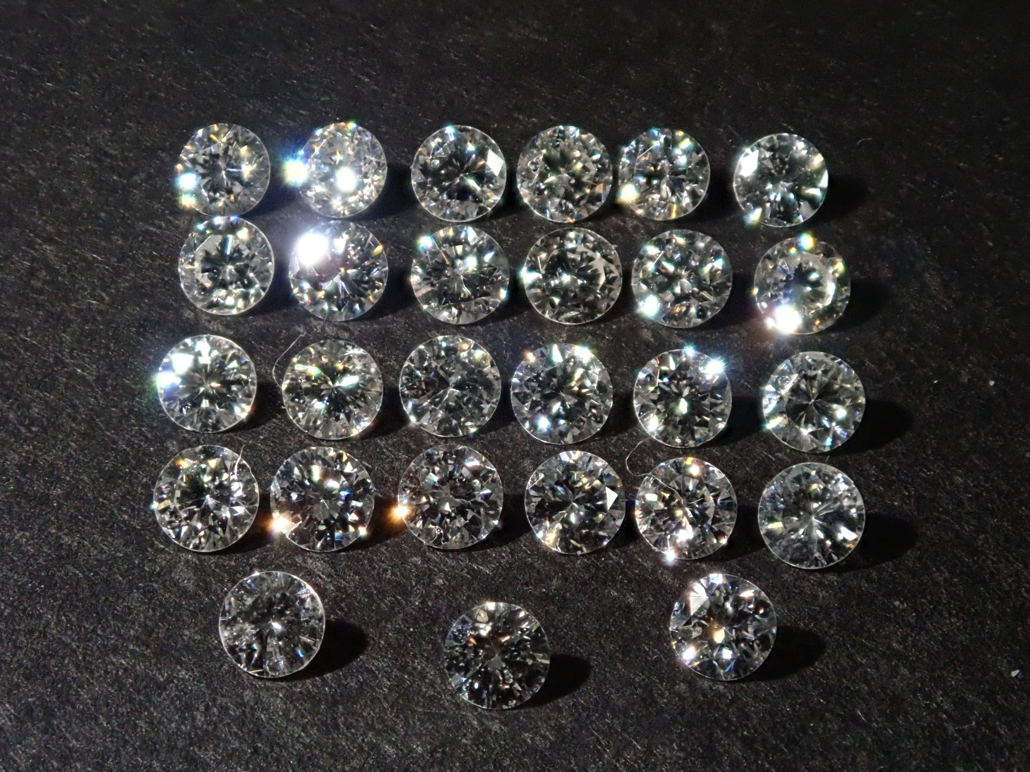 1 blue fluorescent diamond (VS-SI class equivalent, 2.0mm)《Multiple purchase discount available》