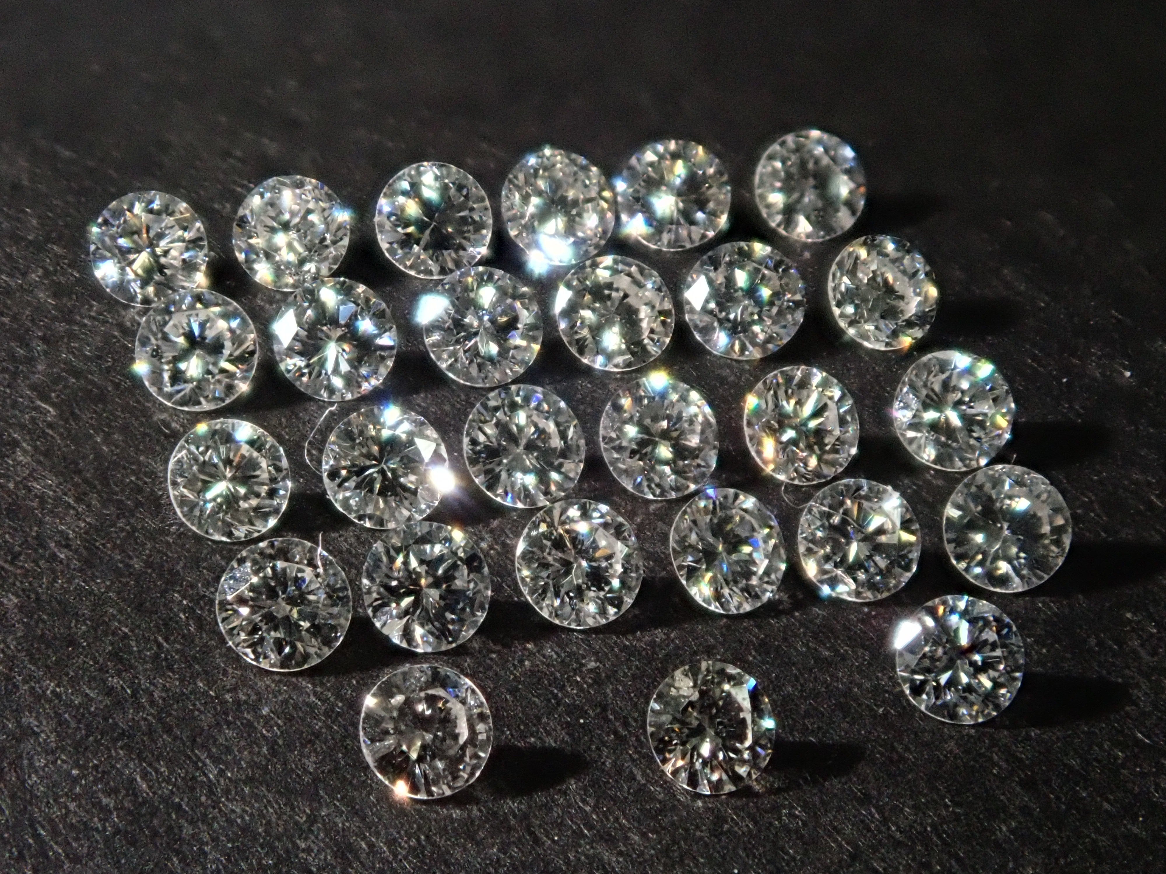 1 blue fluorescent diamond (VS-SI class equivalent, 2.0mm)《Multiple purchase discount available》