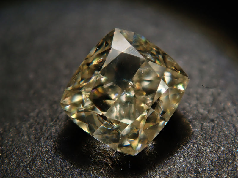 イエローダイヤモンド 0.503ctルース(LIGHT YELLOW, SI1,クッションカット)