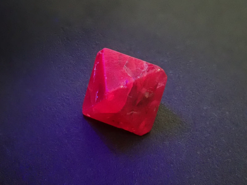 Red spinel 2.240ct loose (raspberry color) – カラッツSTORE