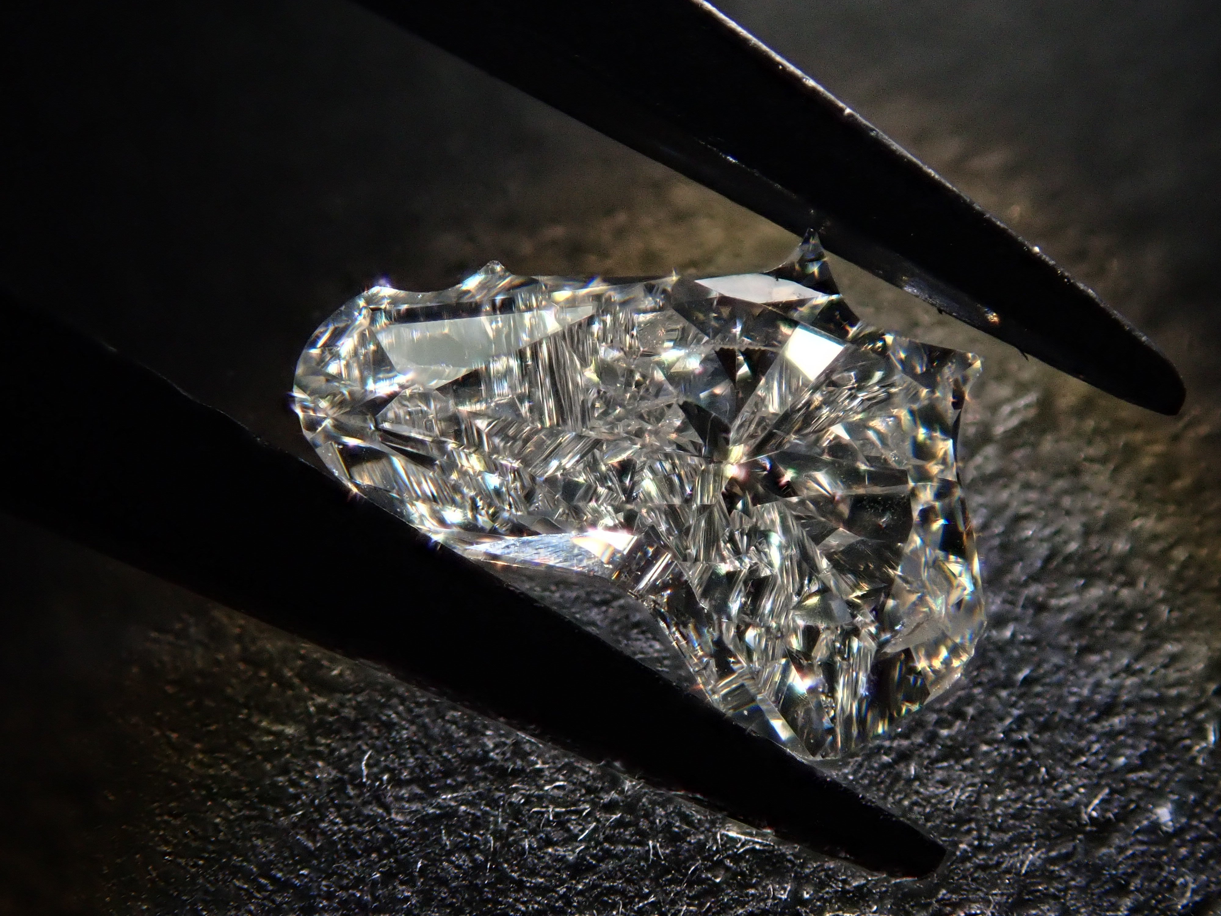 Diamond 0.610ct loose (F, SI1, horsehead cut)