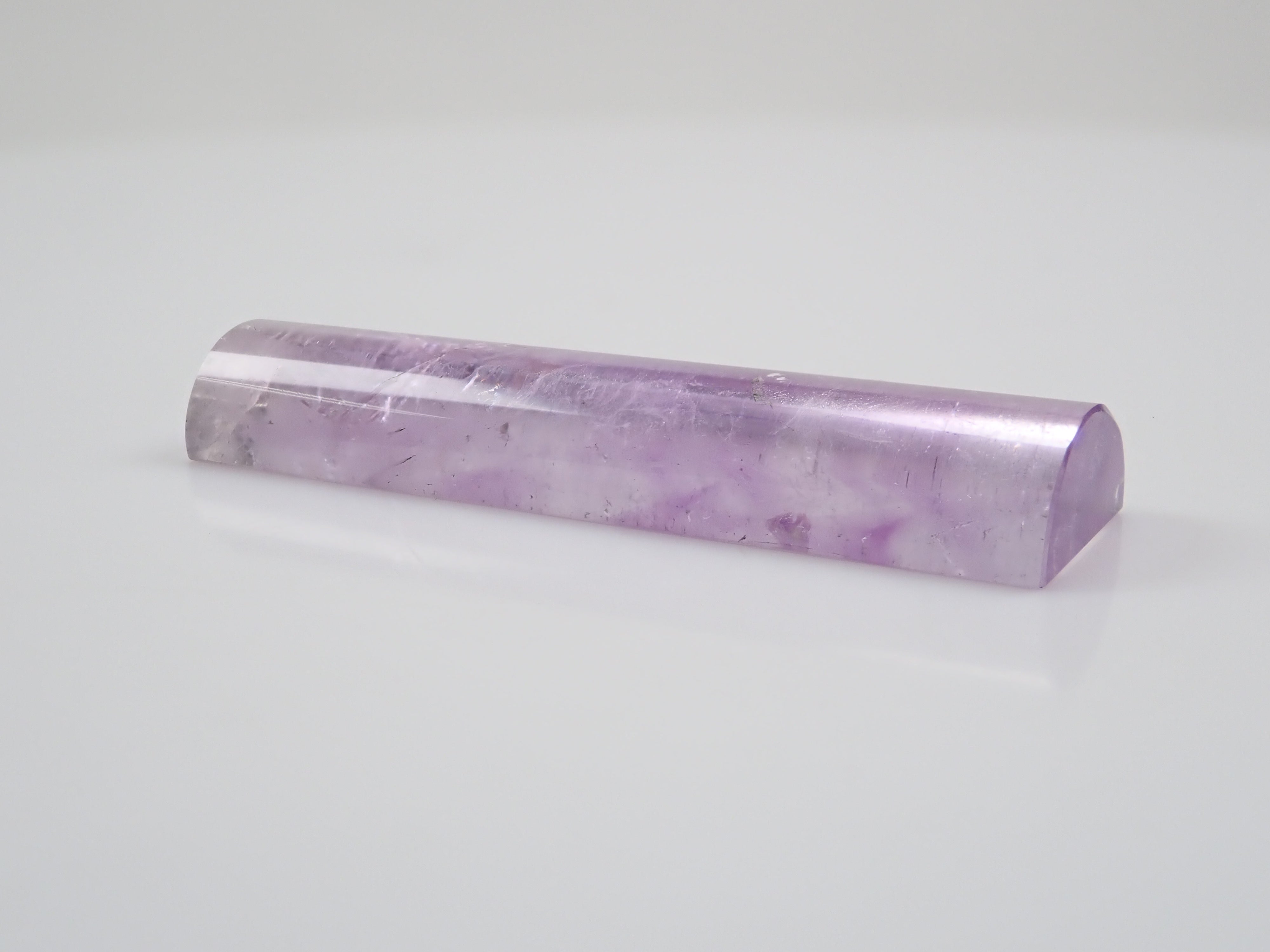 [Mr. Yukio Shimizu, representative of Shimizu Precious Stones] Pink amethyst 23.833ct chopstick rest (cylindrical shape) with foil-stamped signature and emblem