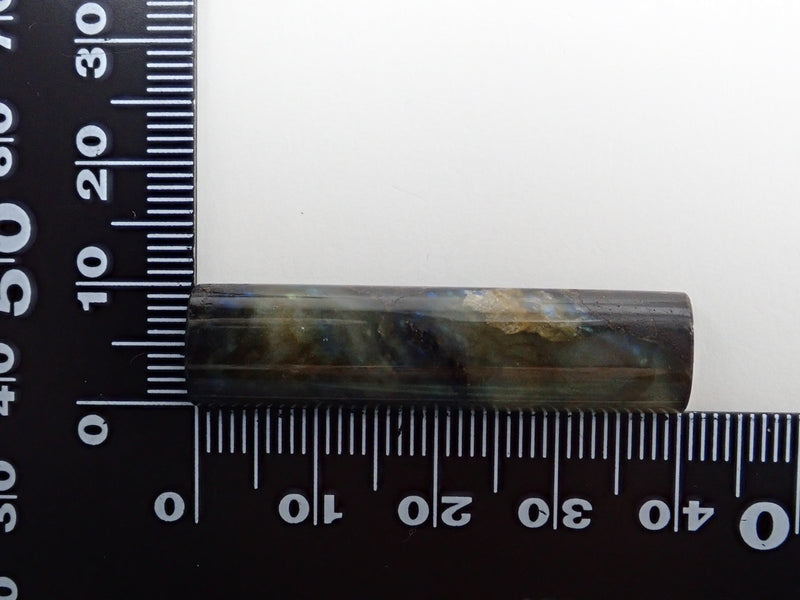 [Mr. Yukio Shimizu, representative of Shimizu Precious Stones] Labradorite 28.066ct chopstick rest (cylindrical shape) with foil-stamped signature and patch