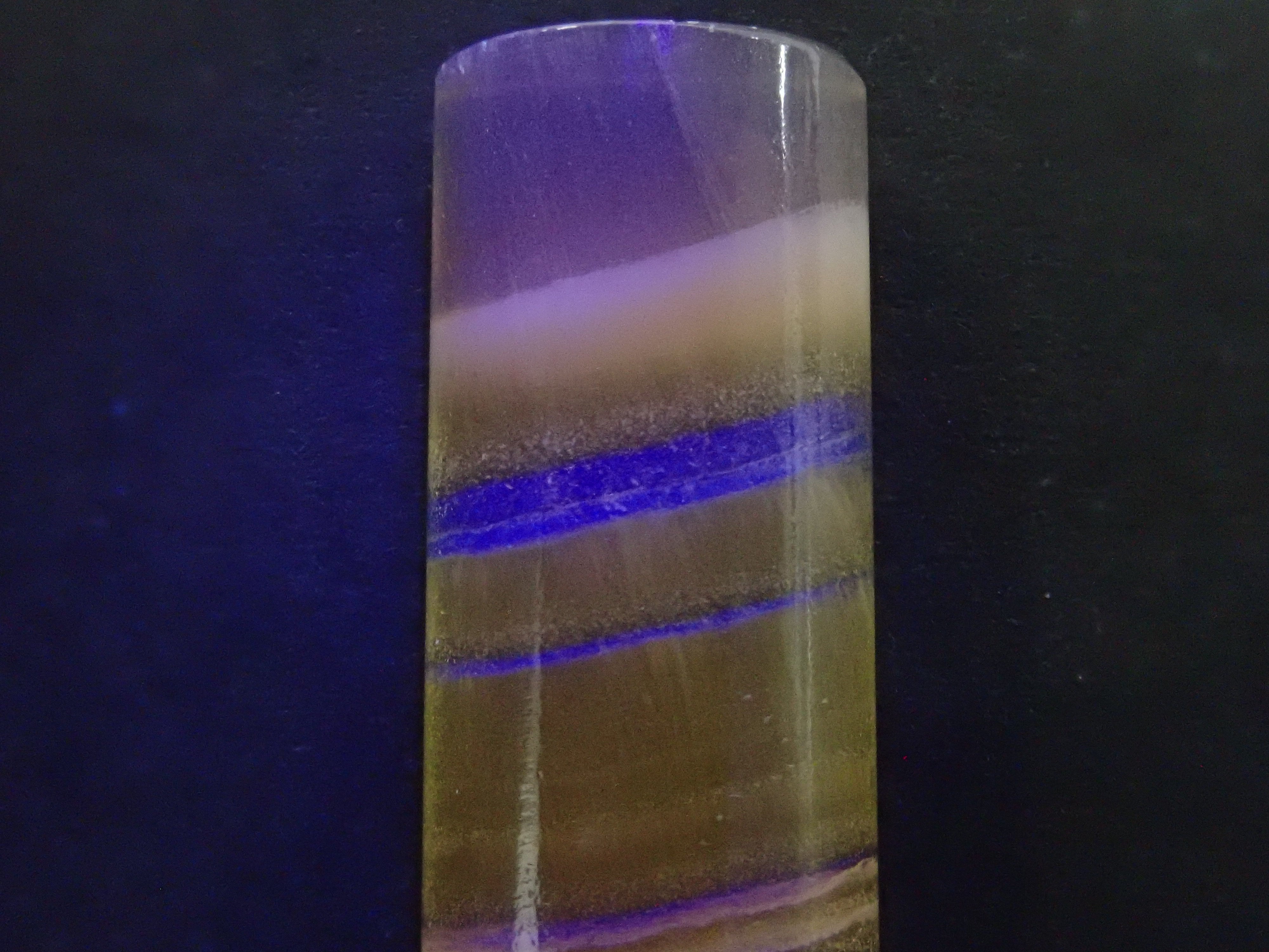 [Mr. Yukio Shimizu, representative of Shimizu Precious Stones] Bicolor fluorite 35.263ct chopstick rest (cylindrical shape) with foil stamped sign and patch