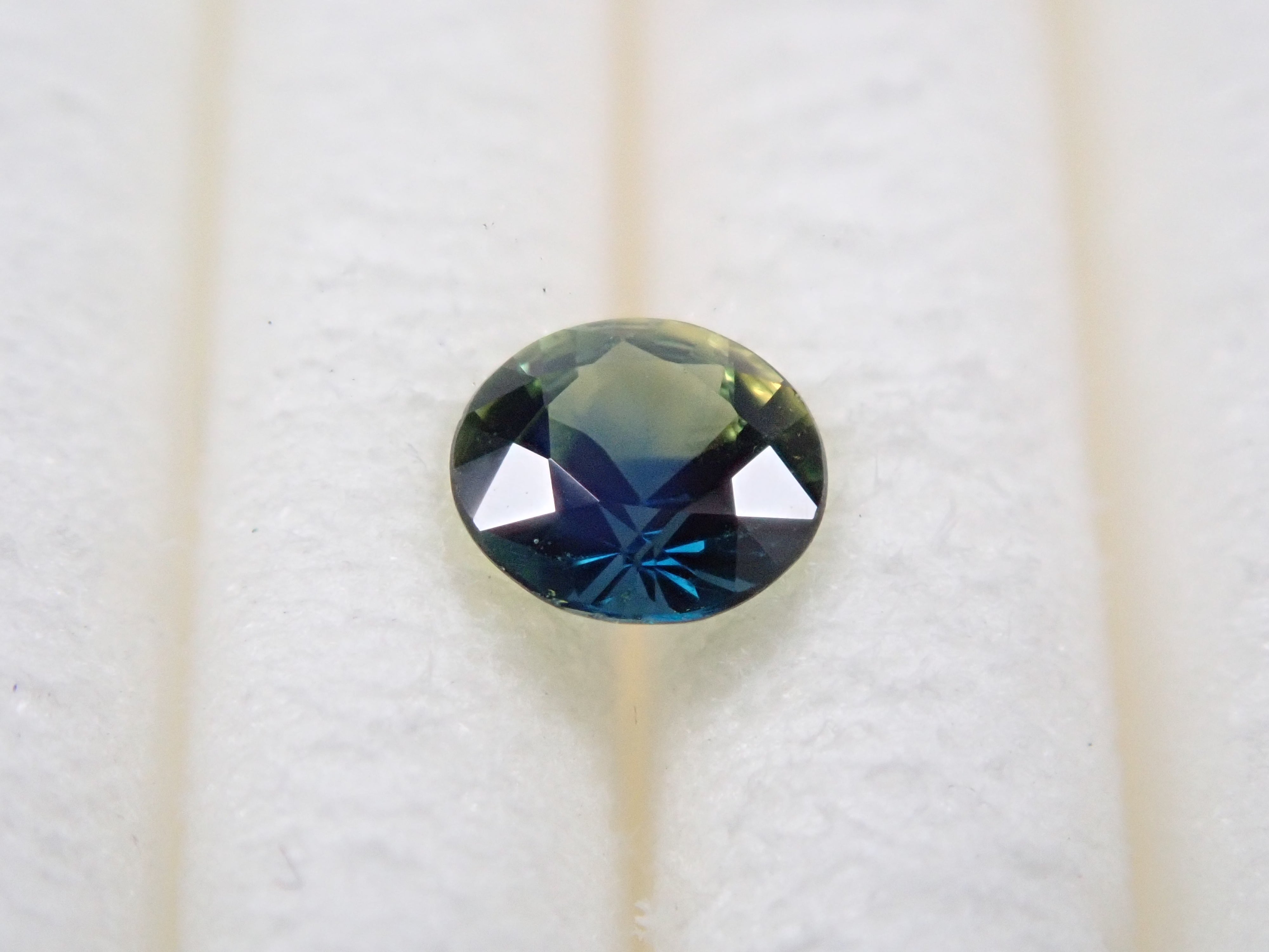 Bicolor sapphire 0.165ct loose