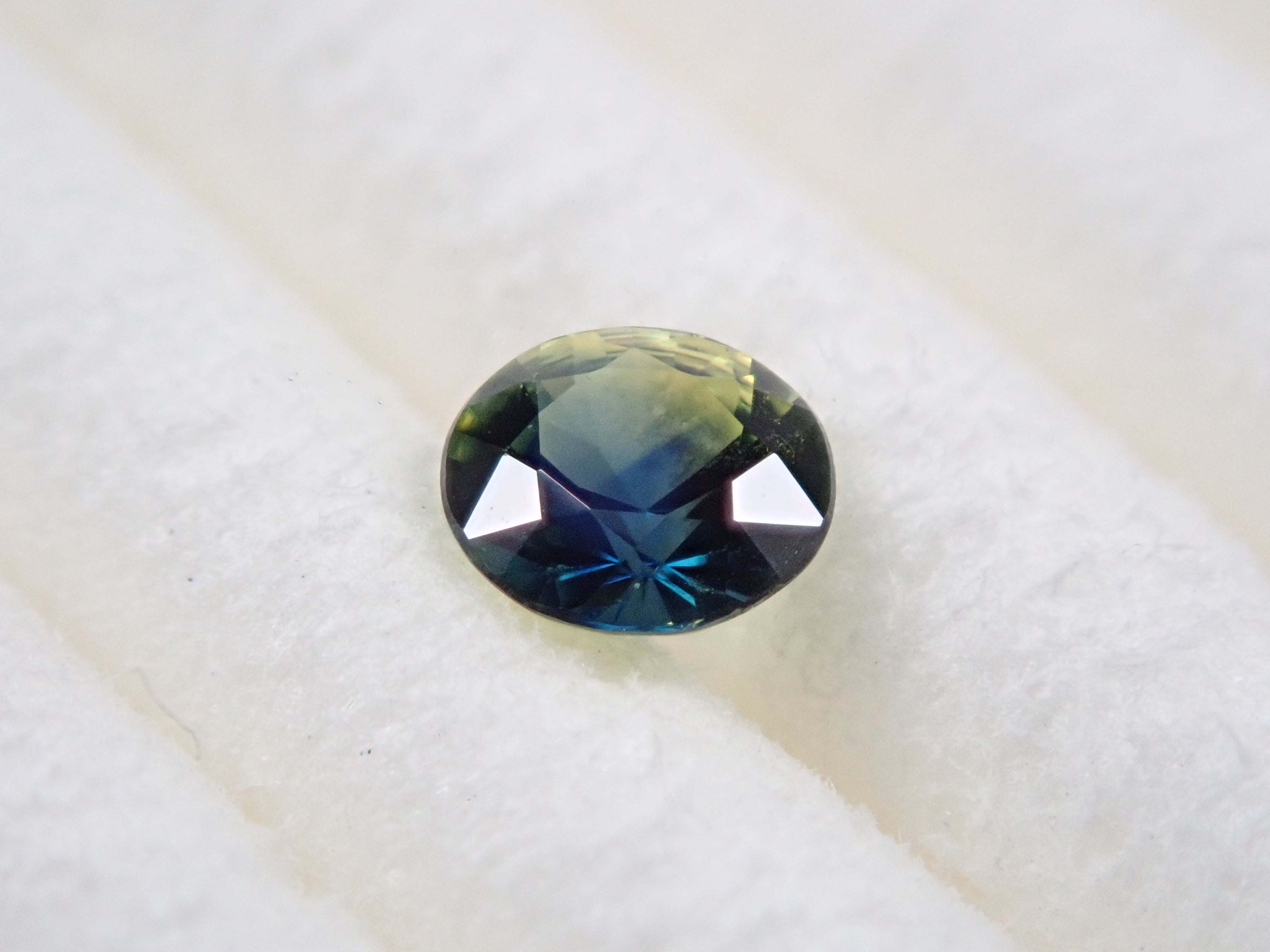 Bicolor sapphire 0.165ct loose