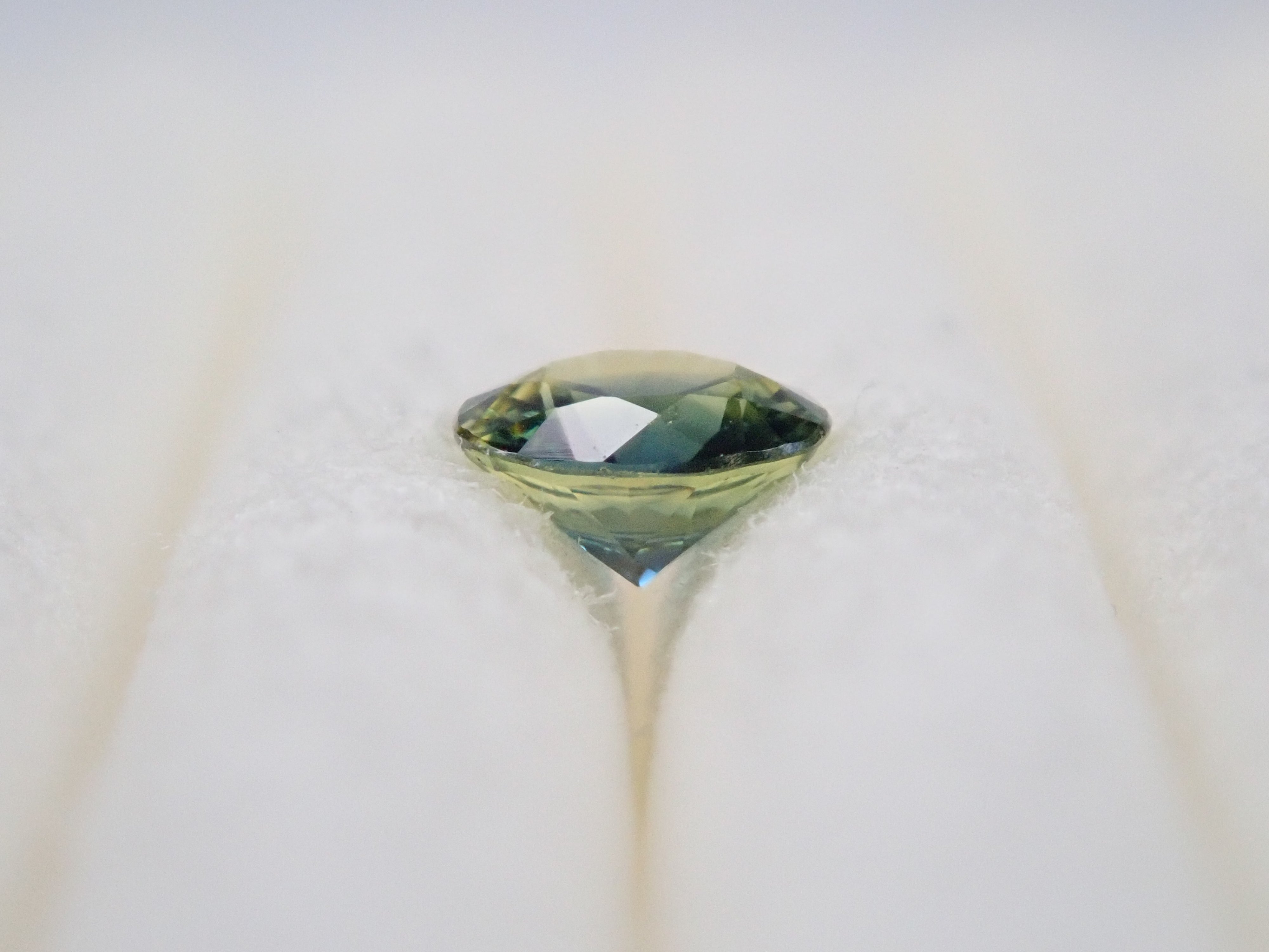 Bicolor sapphire 0.165ct loose