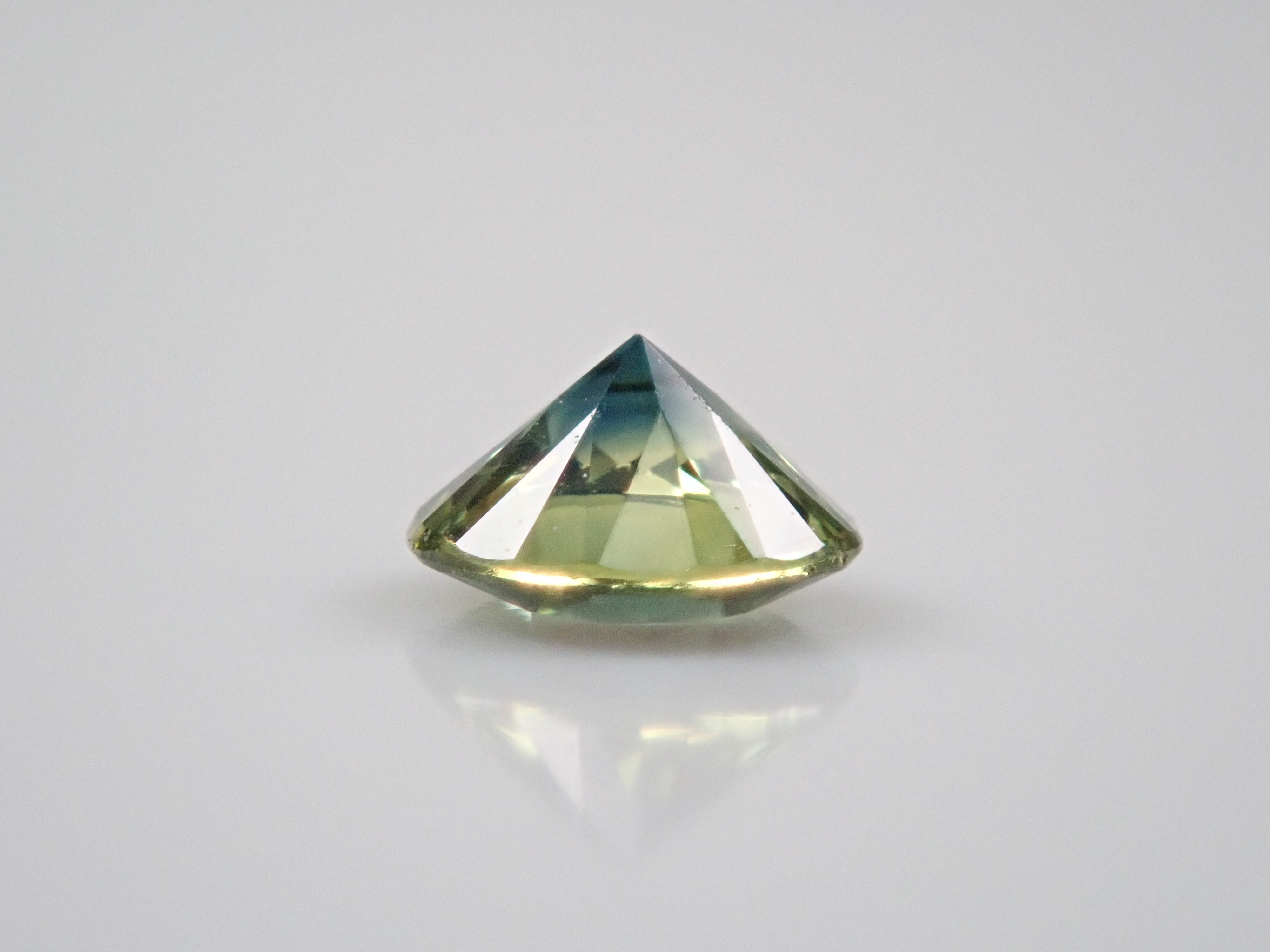 Bicolor sapphire 0.165ct loose