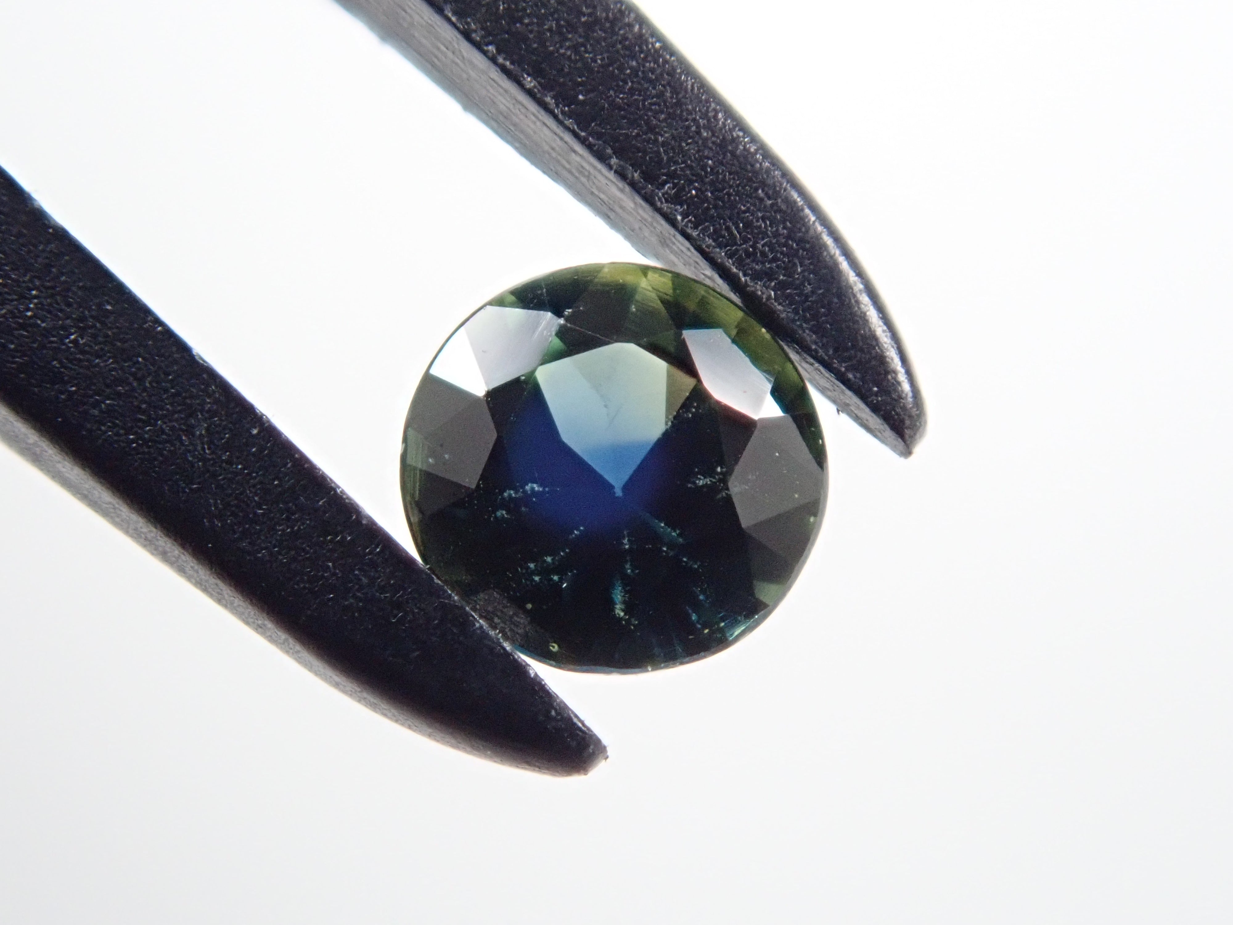 Bicolor sapphire 0.165ct loose