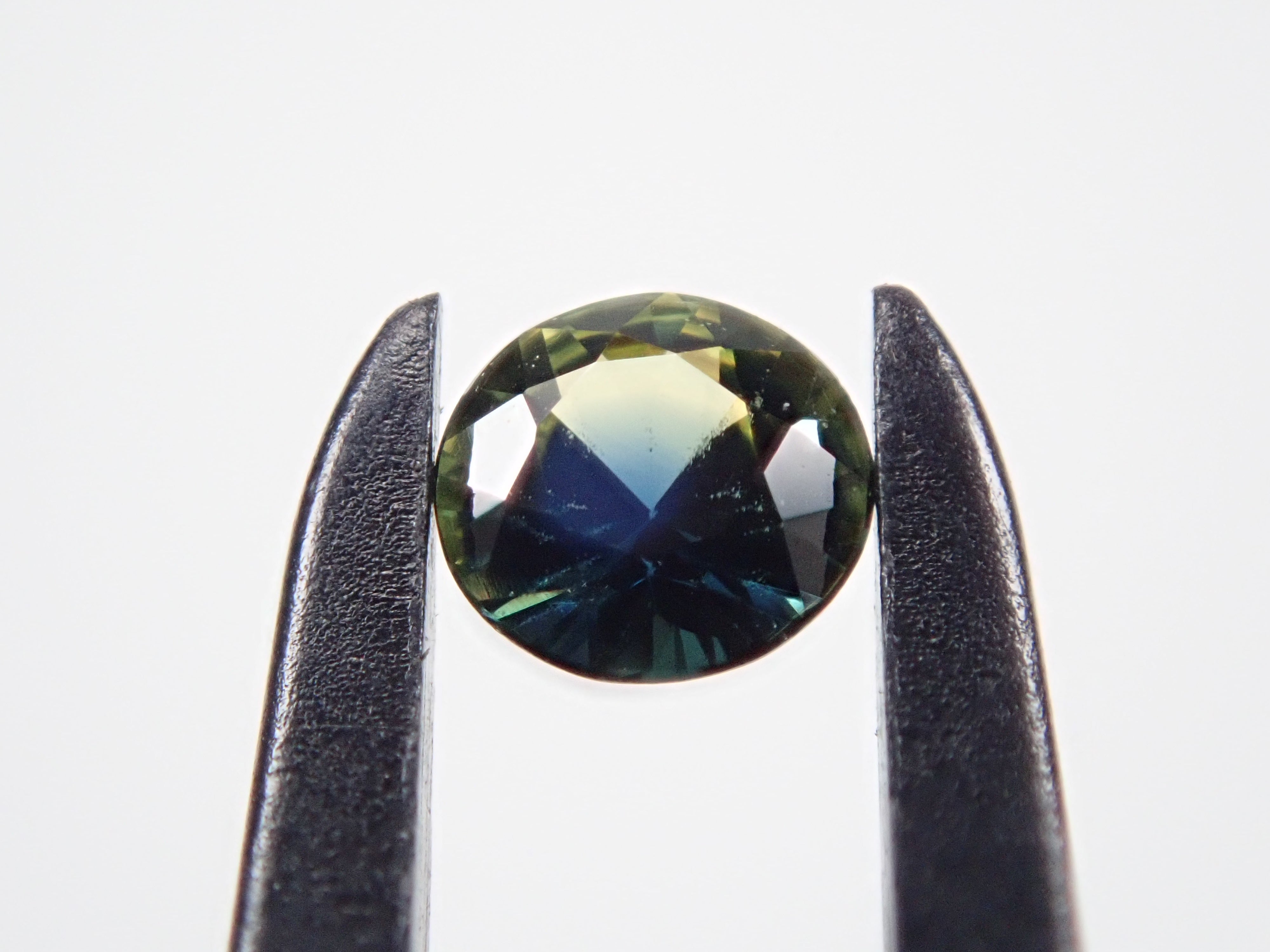 Bicolor sapphire 0.165ct loose