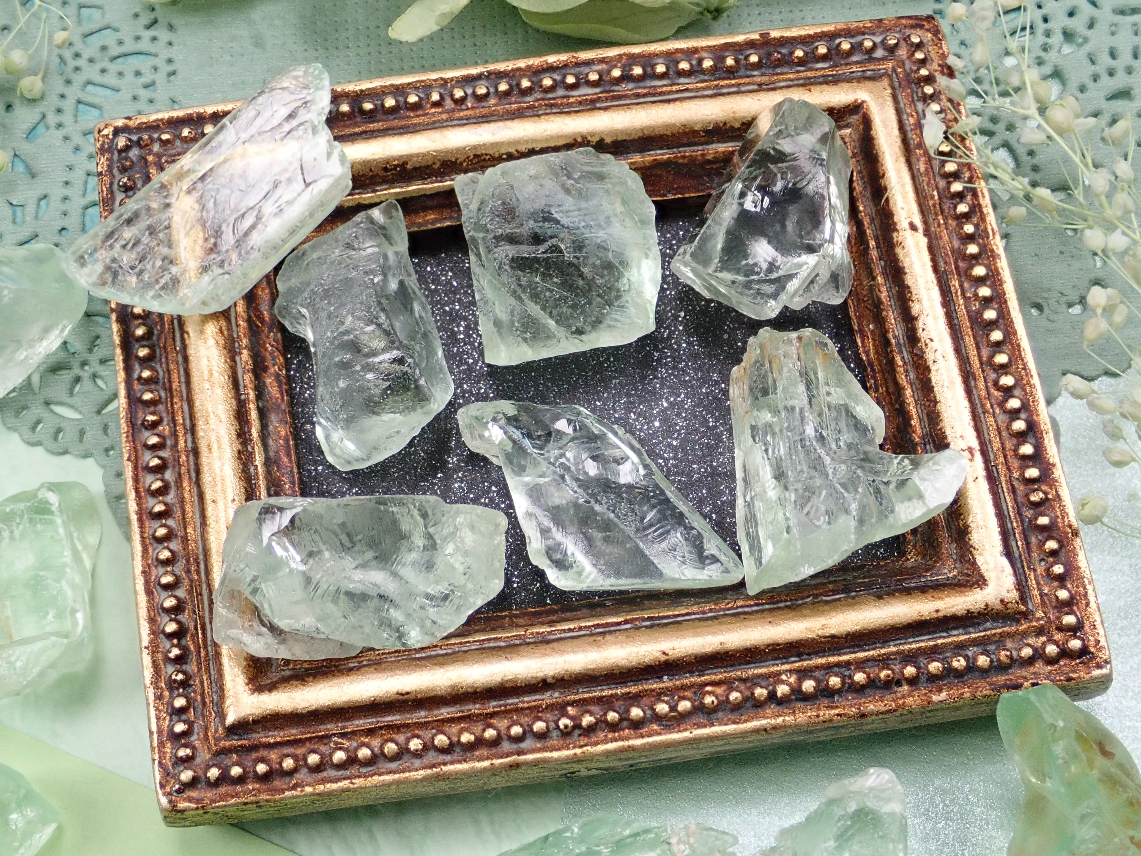 1 green spodumene rough stone (average 15ct)《Multiple purchase discount available》