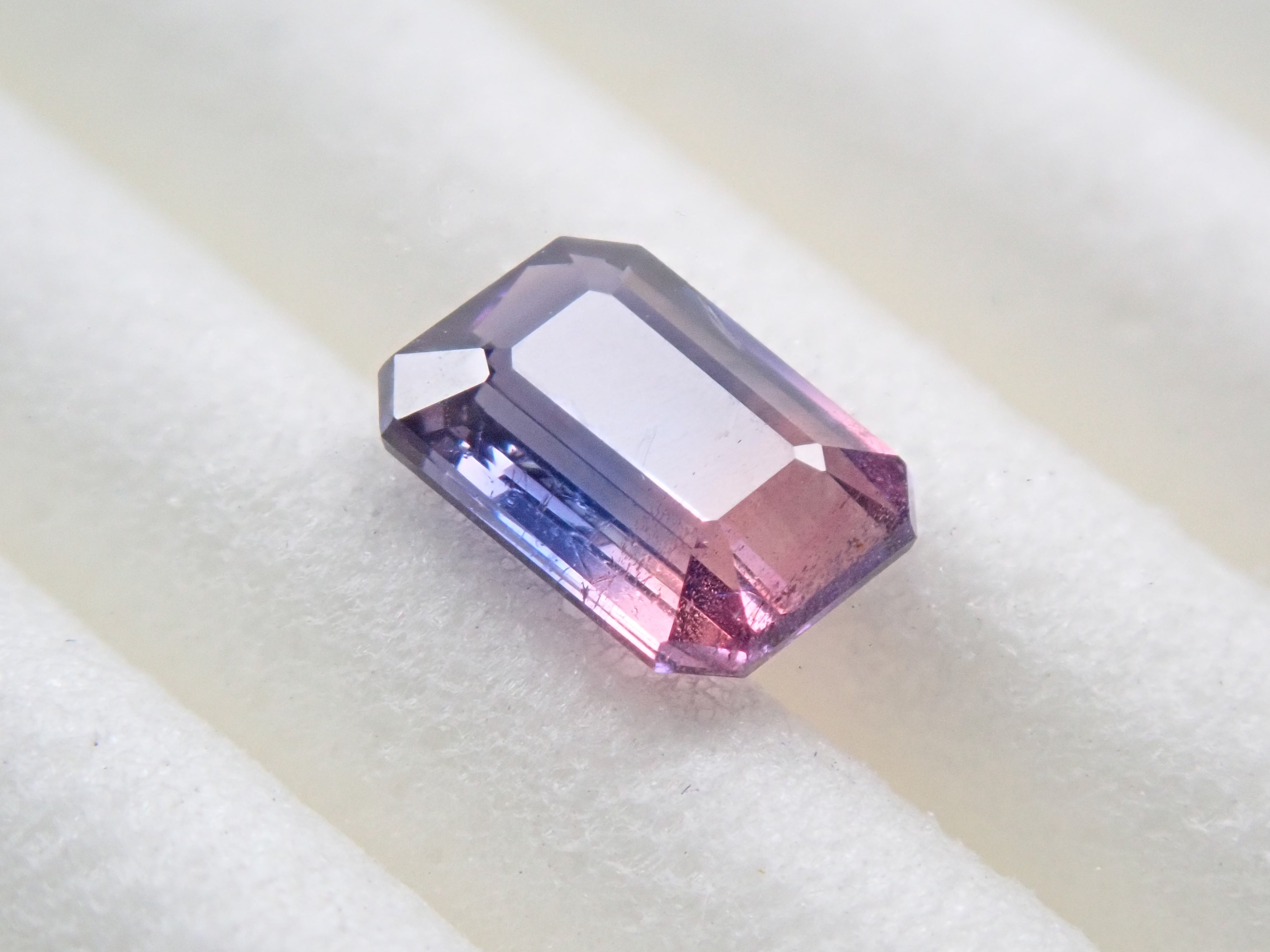 Bicolor sapphire 0.439ct loose
