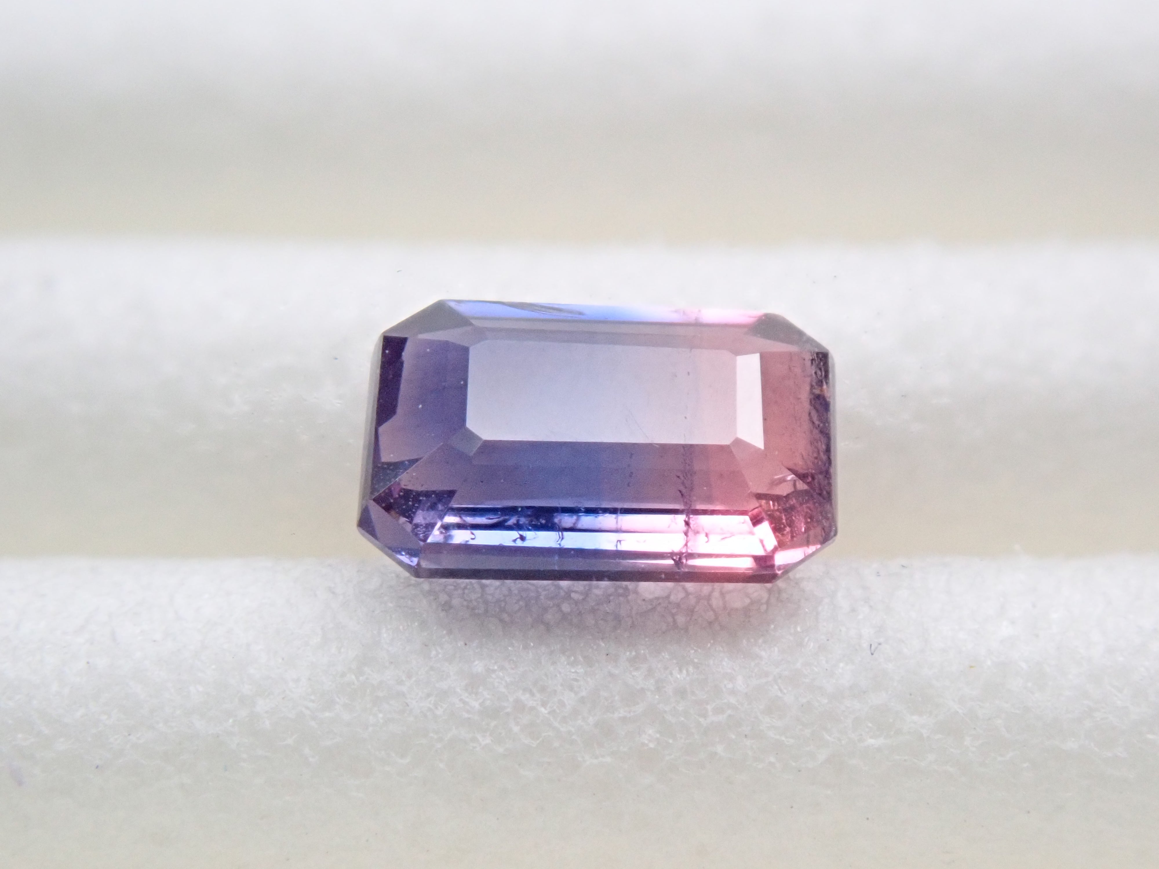 Bicolor sapphire 0.439ct loose