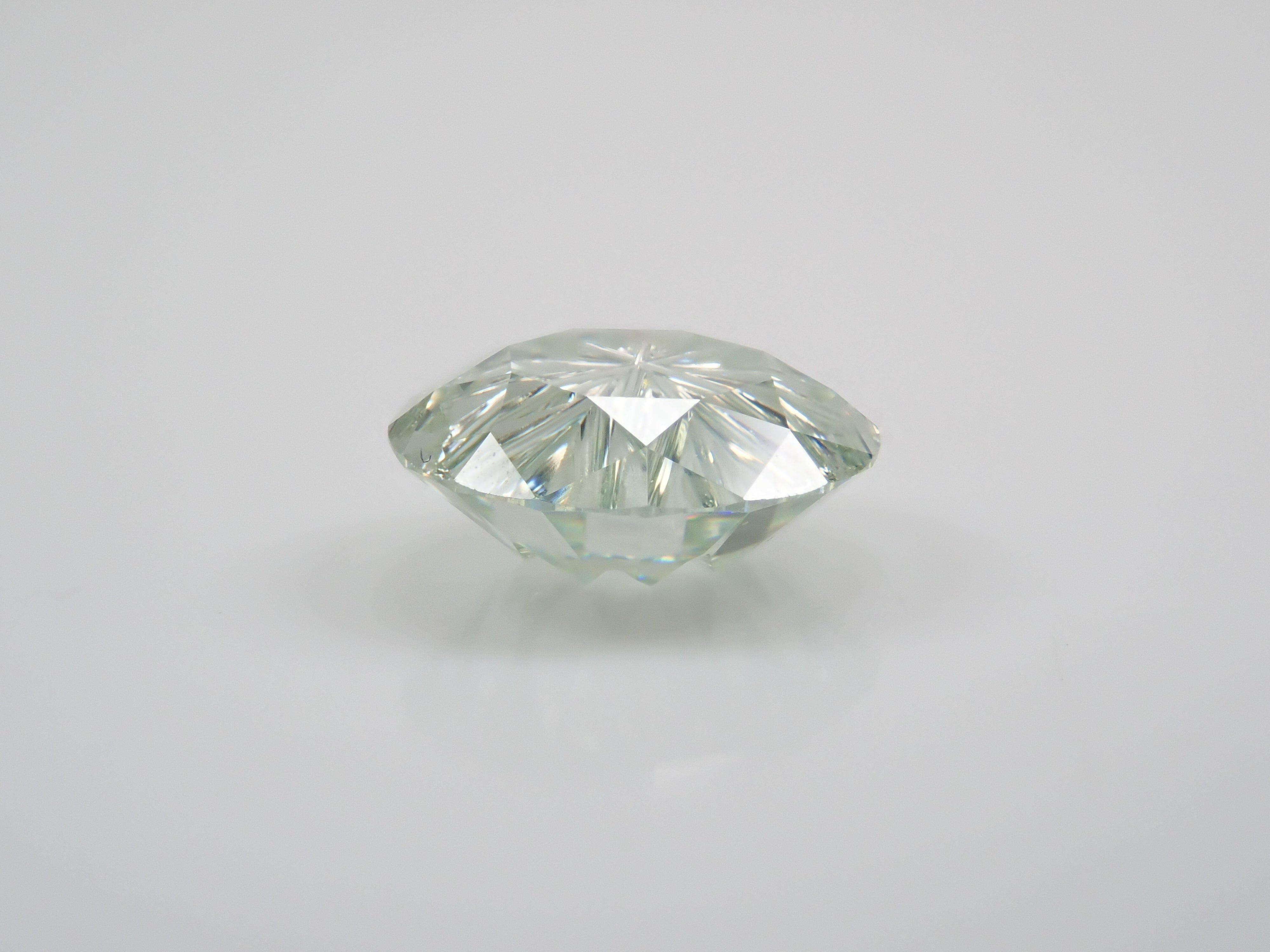 【甲州貴石切子plusthree】合成モアッサナイト 8mm/1.502ct《コラボ》ルース ワッペン付