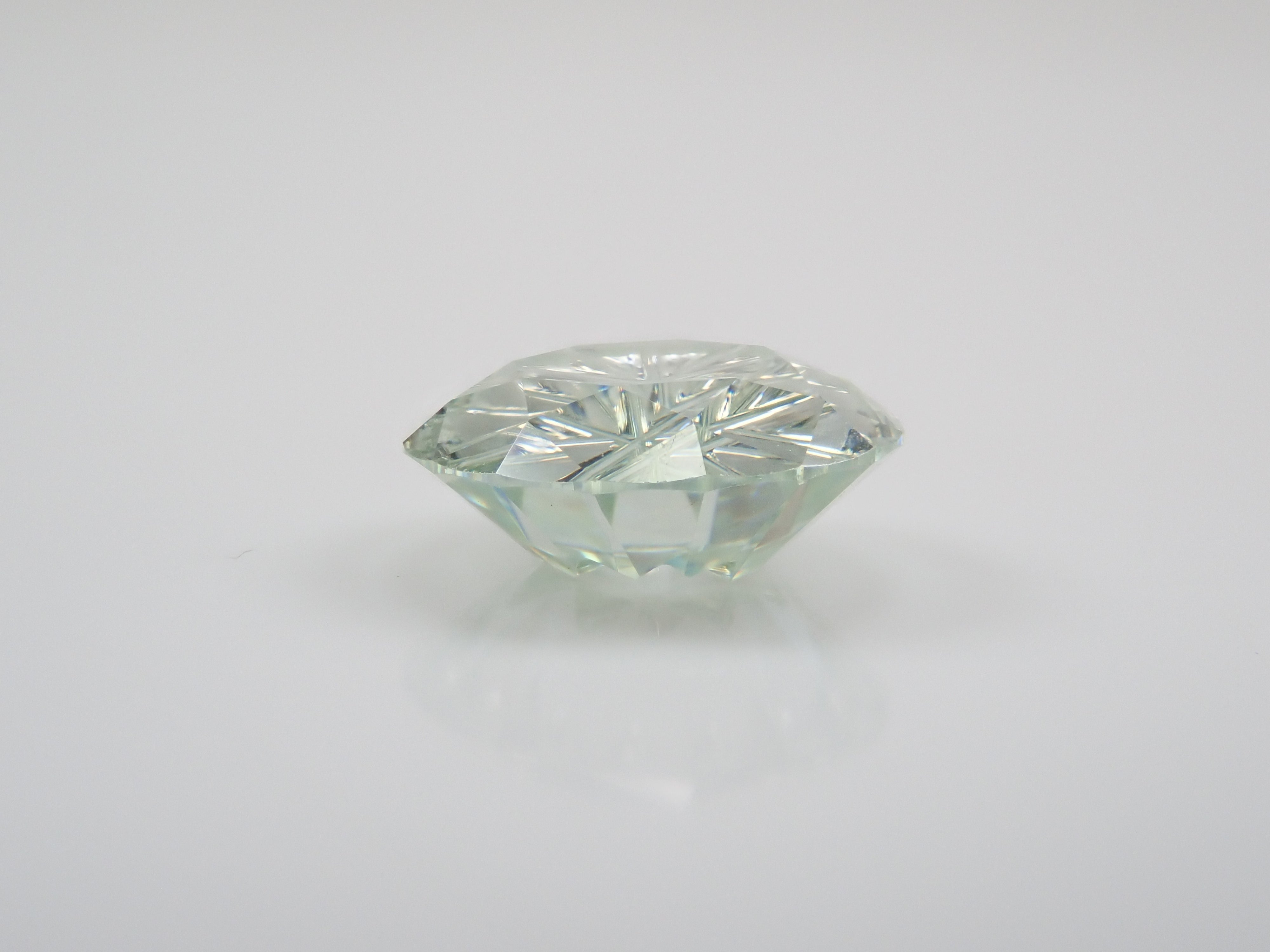 【甲州貴石切子plusthree】合成モアッサナイト 8mm/1.502ct《コラボ》ルース ワッペン付