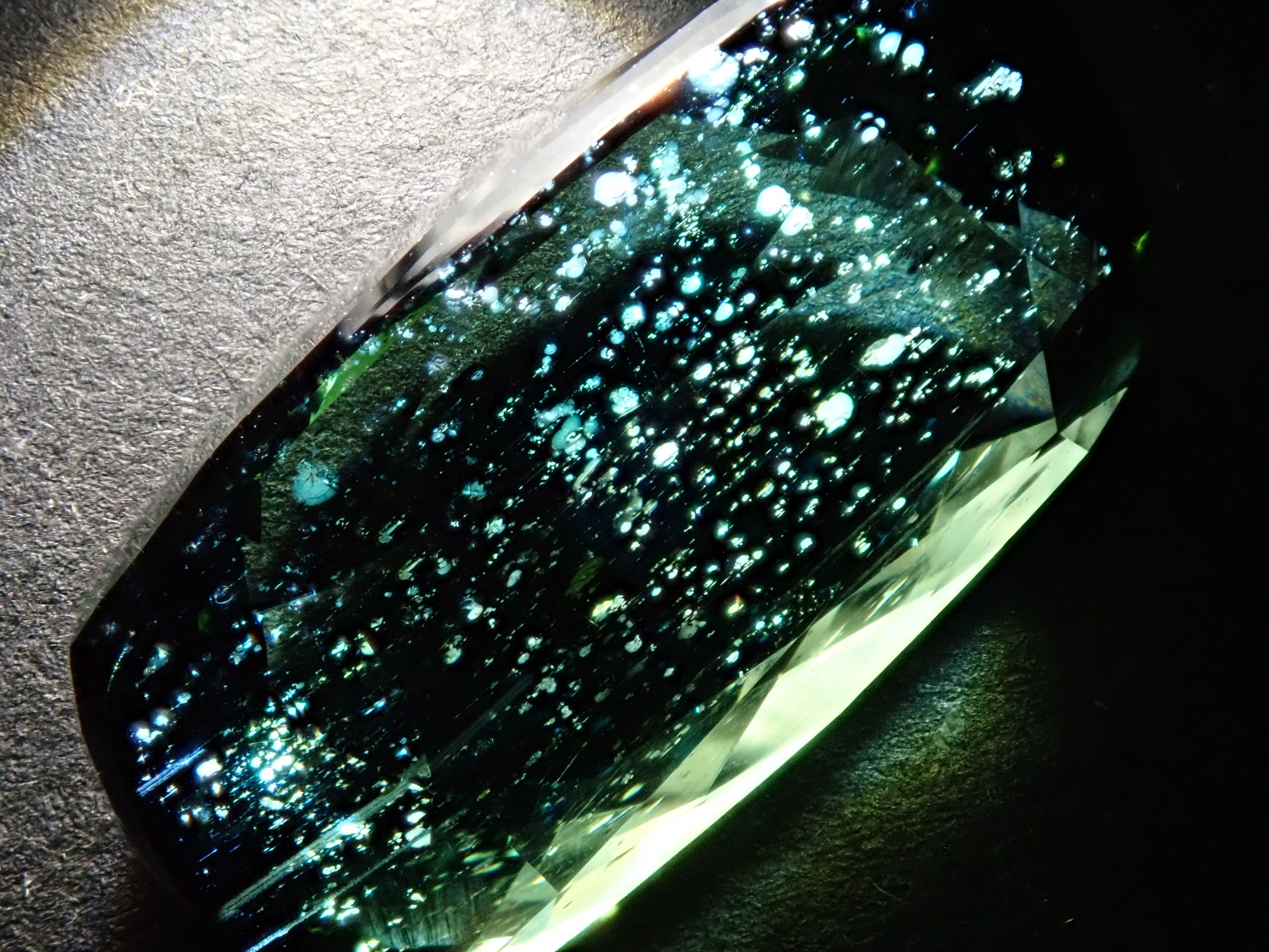 【12541121掲載】アパタイト 19.863ctルース