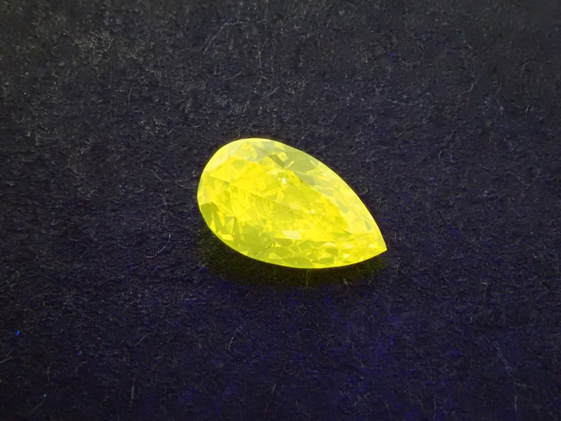 イエローダイヤモンド 0.232ctルース(FANCY VIVID ORANGY YELLOW, VS1)