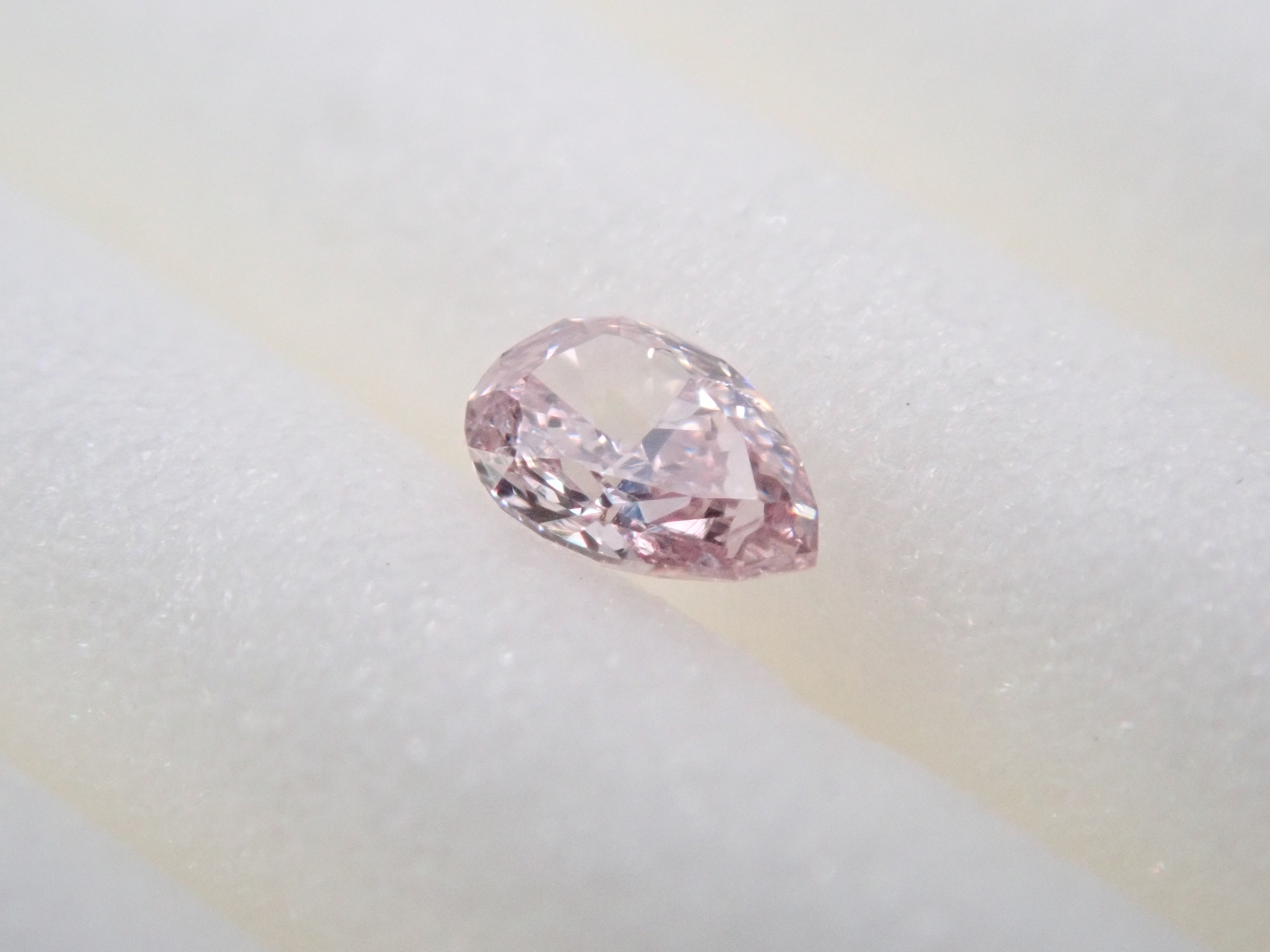 【32501454掲載】ピンクダイヤモンド 0.051ctルース(FANCY LIGHT PINK, SI-2)
