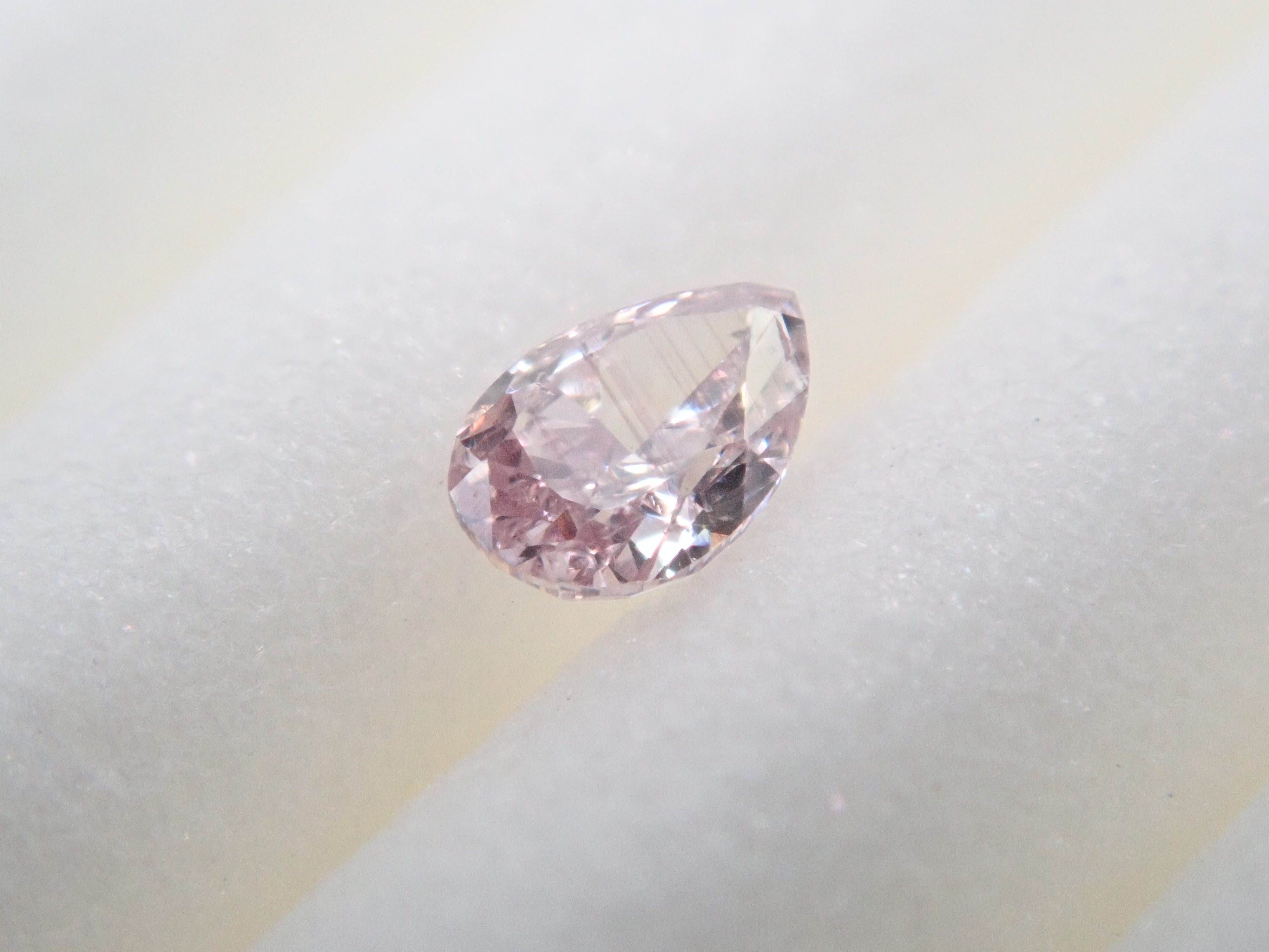 【32501454掲載】ピンクダイヤモンド 0.051ctルース(FANCY LIGHT PINK, SI-2)