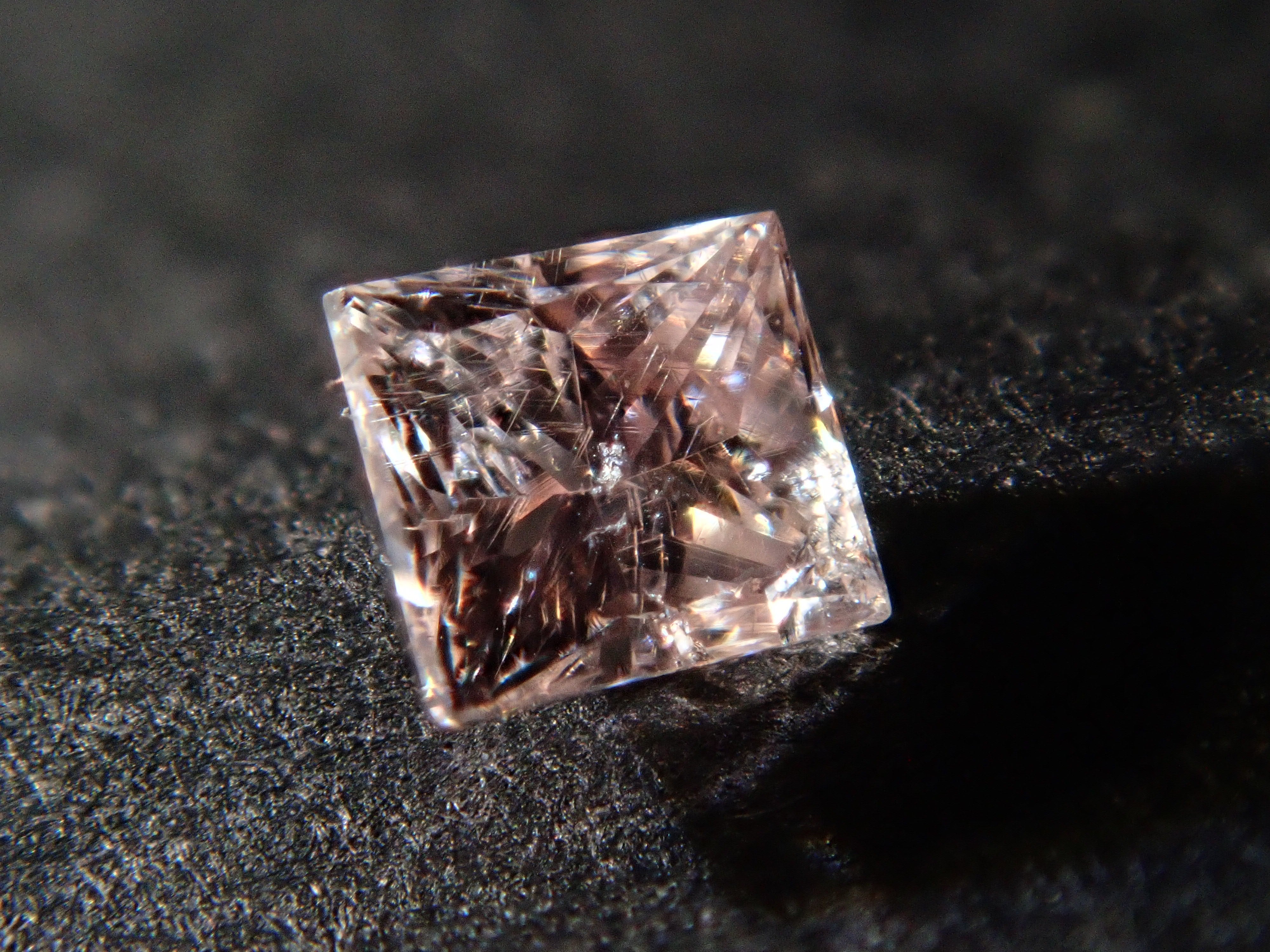 【32501456掲載】ピンクダイヤモンド（プリンセスカット） 0.089ctルース(FANCY LIGHT PURPLISH PINK, I-1)